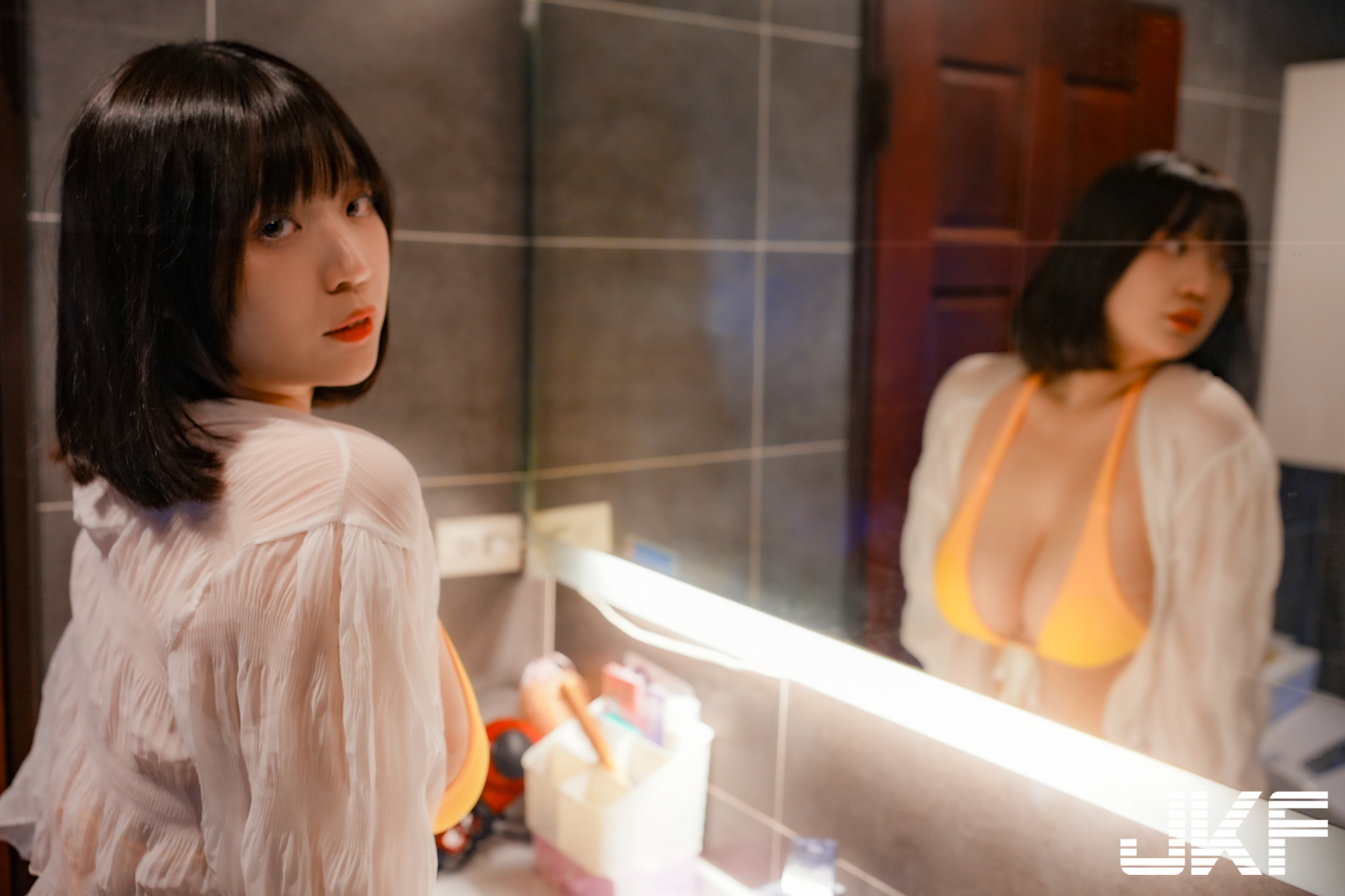巨乳正妹「茹茹」雙球夾土司畫面好美味，滿滿奶香讓人食指大動