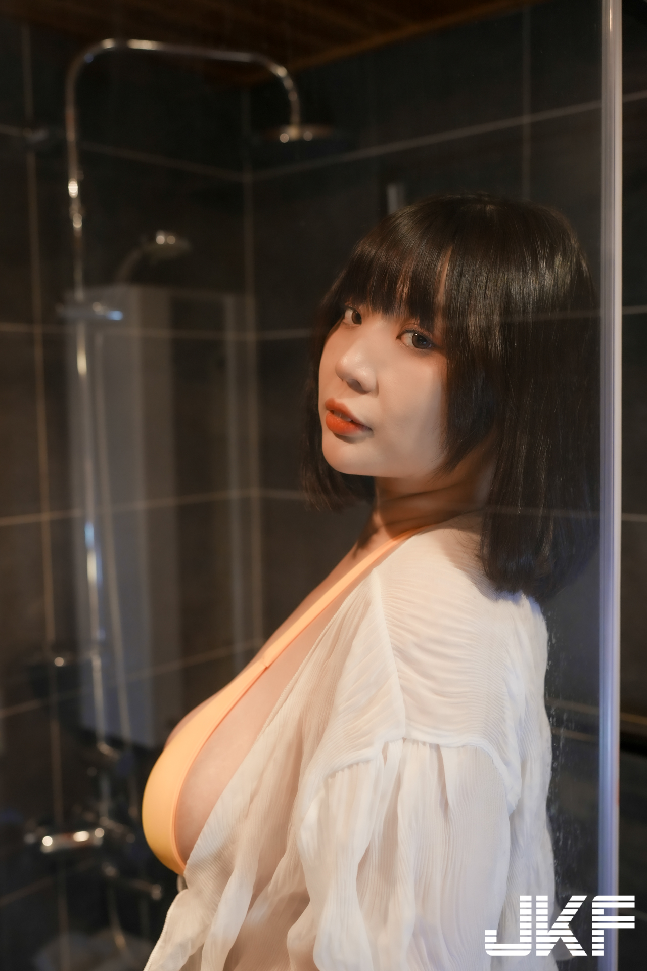 巨乳正妹「茹茹」雙球夾土司畫面好美味，滿滿奶香讓人食指大動