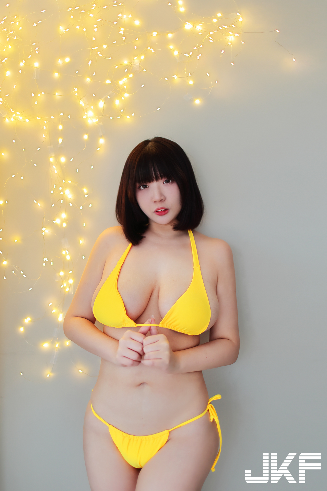 巨乳正妹「茹茹」雙球夾土司畫面好美味，滿滿奶香讓人食指大動
