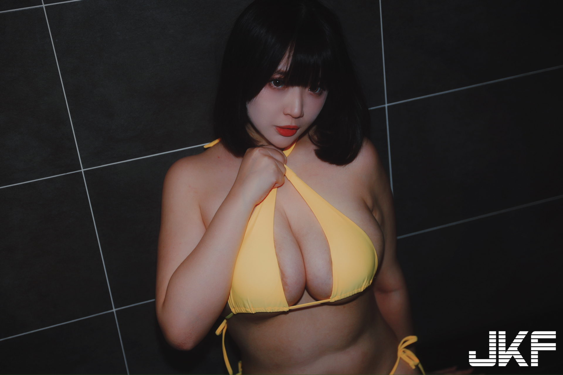巨乳正妹「茹茹」雙球夾土司畫面好美味，滿滿奶香讓人食指大動