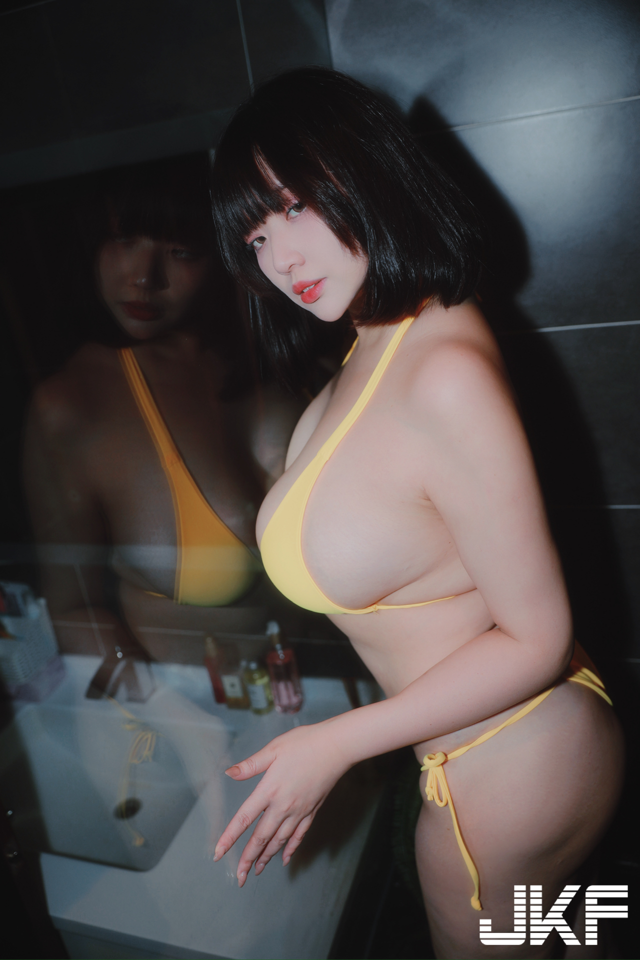 巨乳正妹「茹茹」雙球夾土司畫面好美味，滿滿奶香讓人食指大動