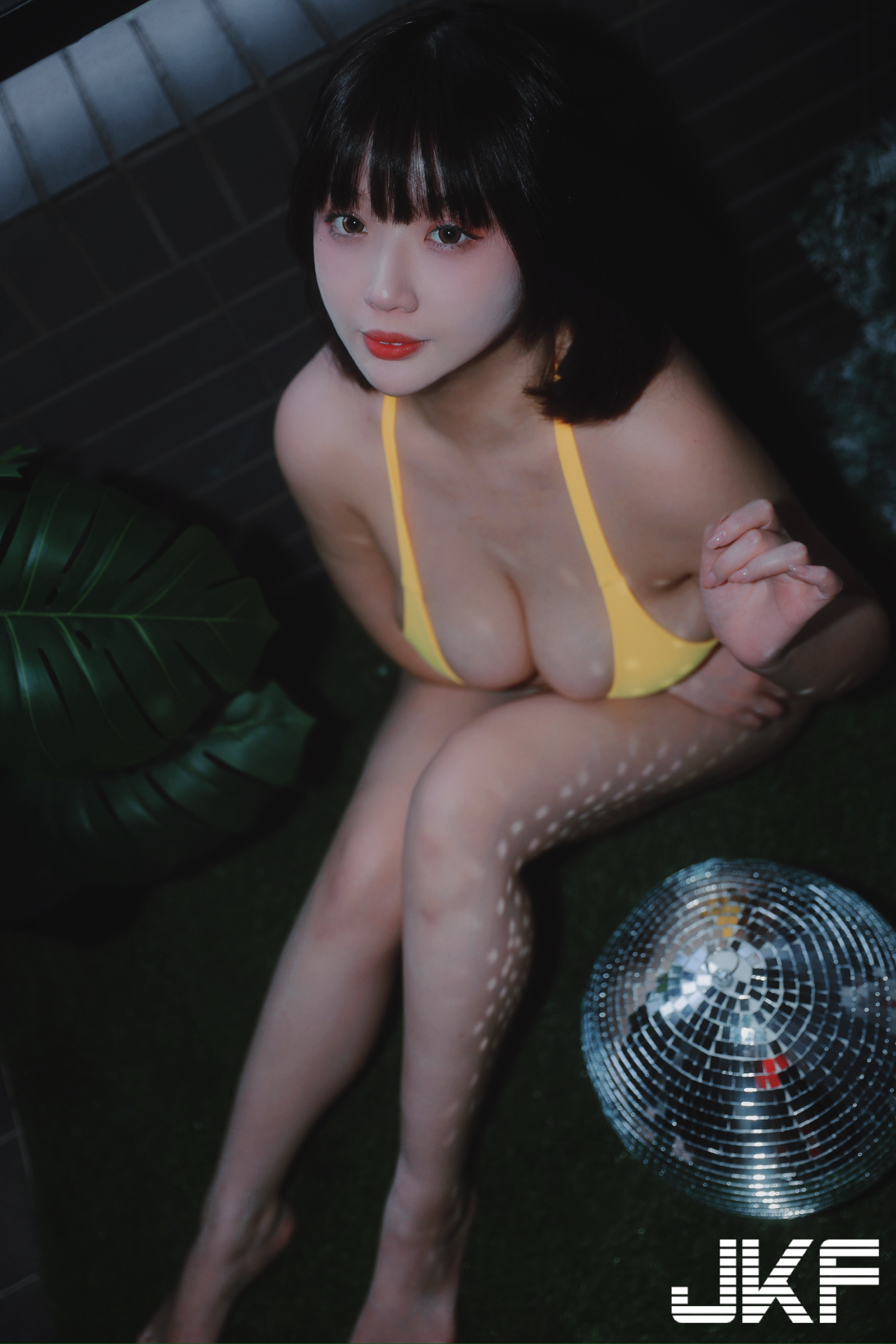 巨乳正妹「茹茹」雙球夾土司畫面好美味，滿滿奶香讓人食指大動