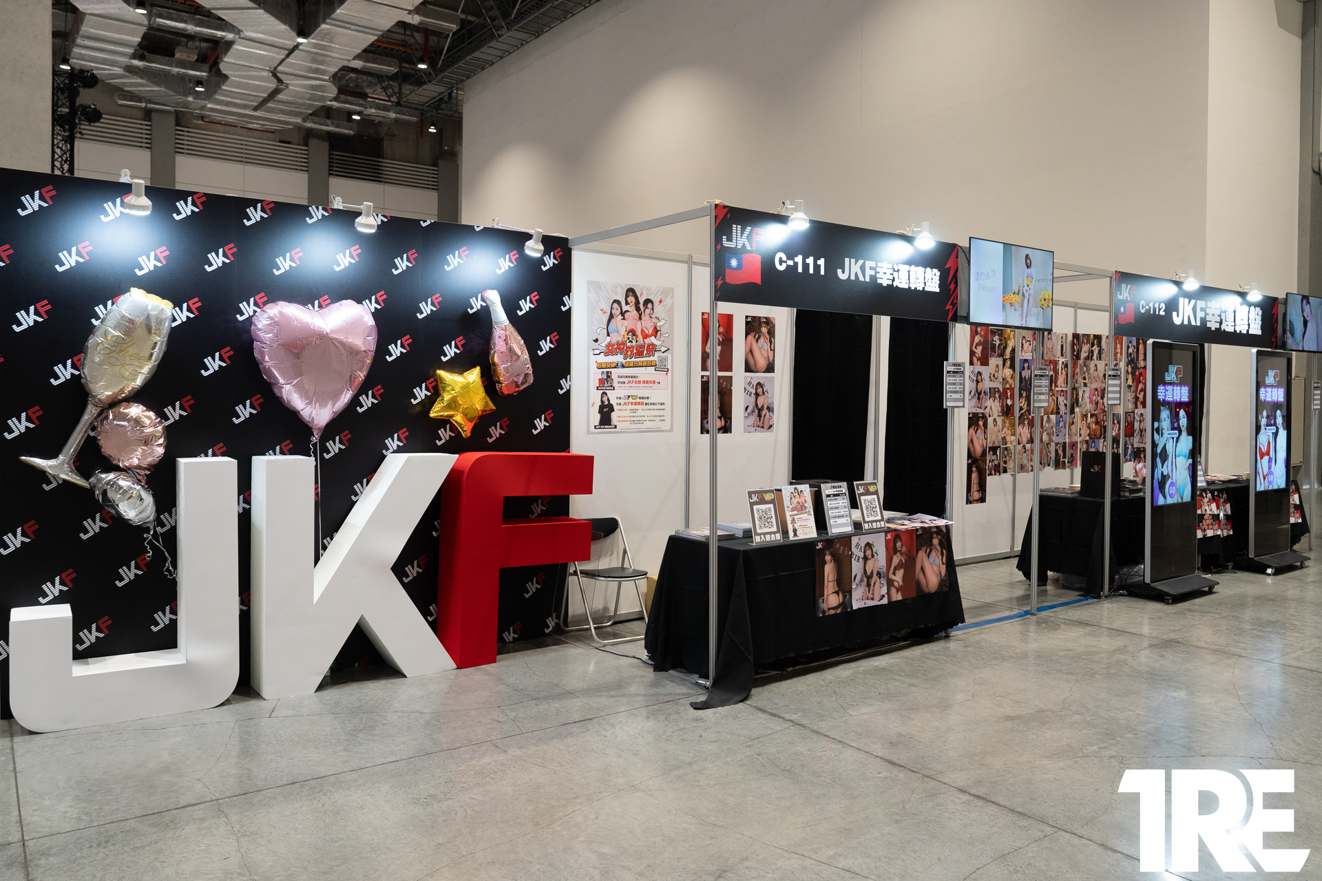 人氣JKF女郎的「爆乳簽名會」，「7位美乳正妹」給你最辣誘惑福利！