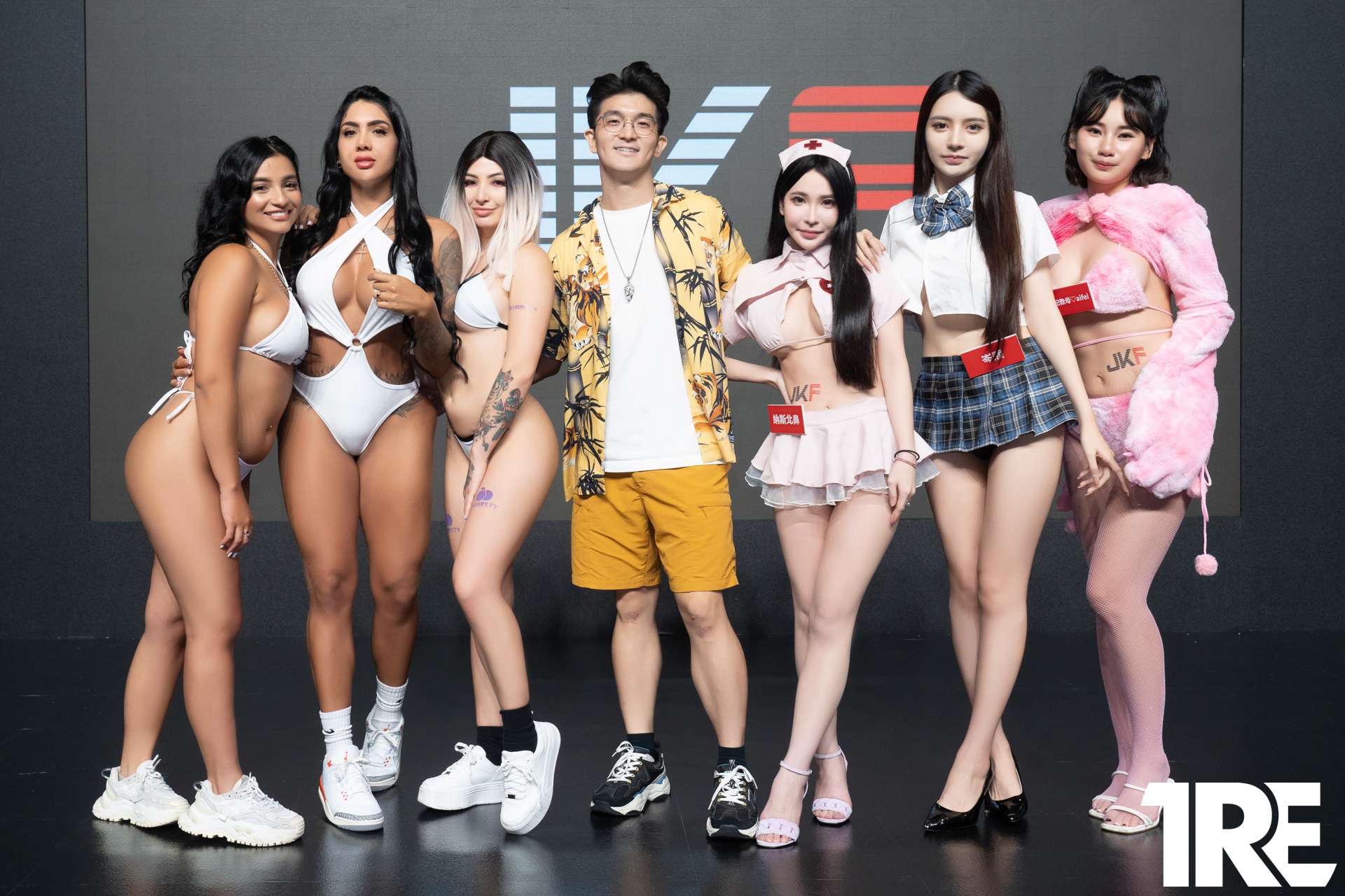 『JKF女郎 V.S. 歐美尤物』攜手粉絲大火拚，「劈腿乳搖」刺激嗨玩全場
