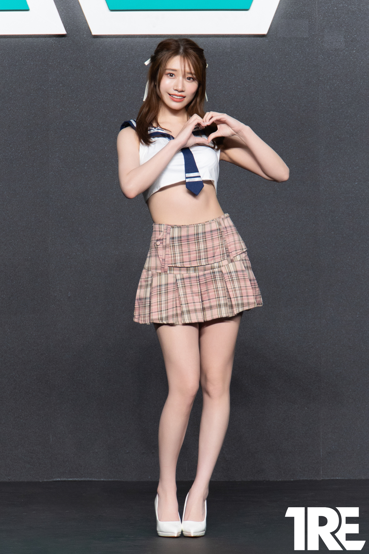 愛的抱抱！AV天后「河北彩伽」TRE化身女高生，「清純挑逗」實現男人夢！