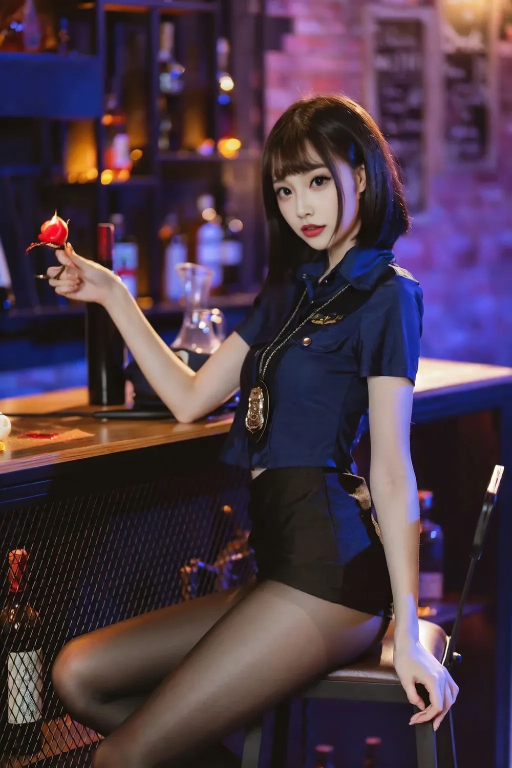 0284_Al_Painting_Studio_Sexy_policewoman_20P862857294K25012479_0000.jpg