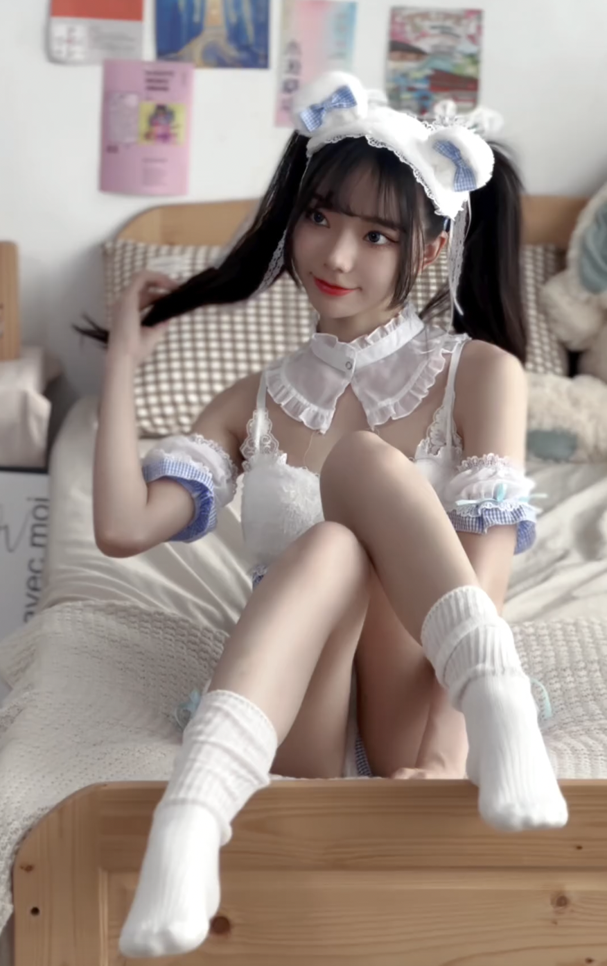 小時候抱睡的小熊玩偶變成人！超可愛萌熊「啾啾」陪你玩成人換裝遊戲