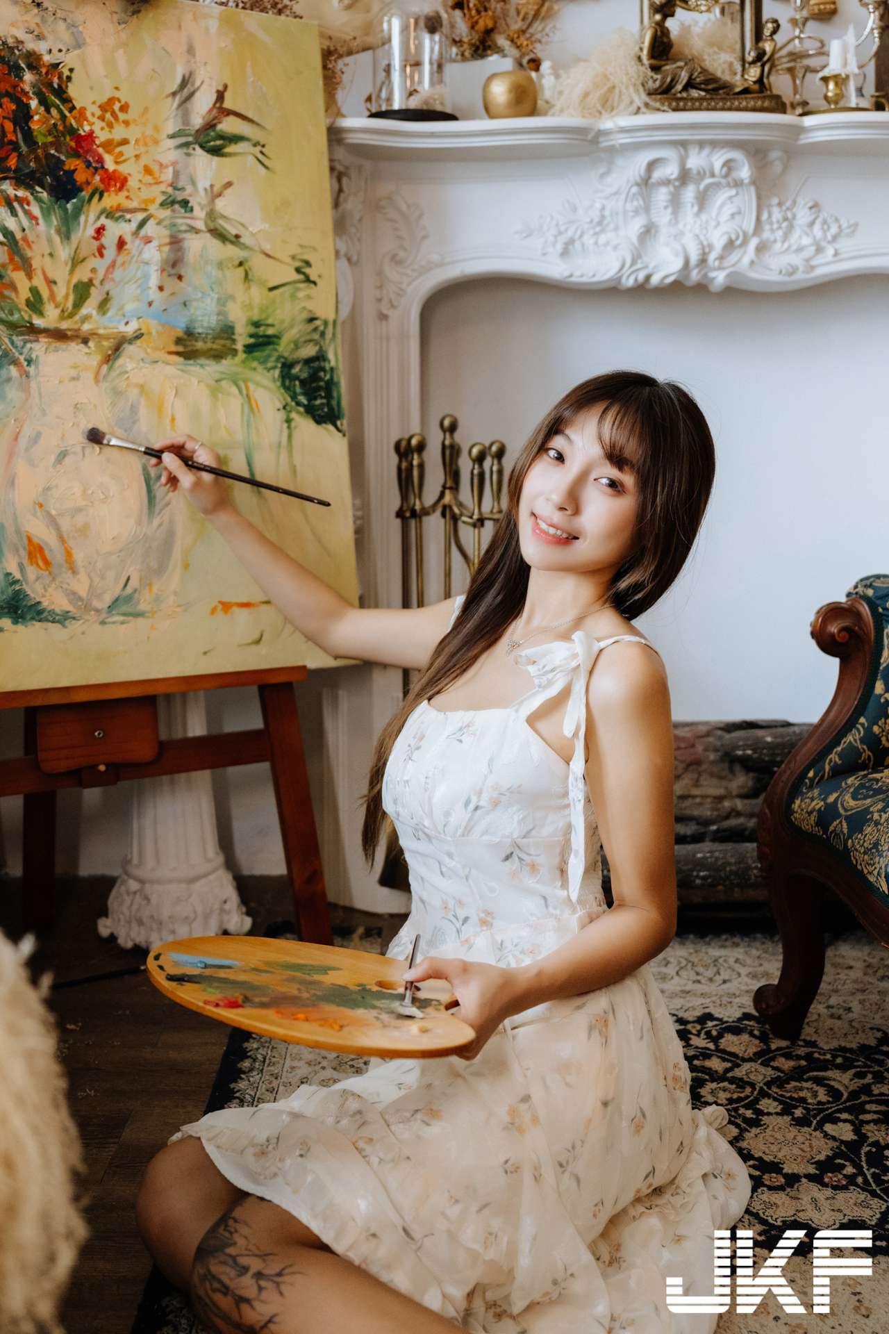 巨乳小畫家「安然」休閒時刻！碎花小洋裝「爆乳露美腿」好誘惑