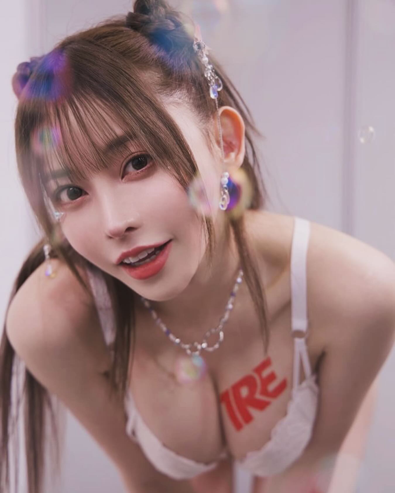 童顏巨乳美少女「七瀨愛麗絲」展現夏季魅力，出戰史上最大泳池攝影會！