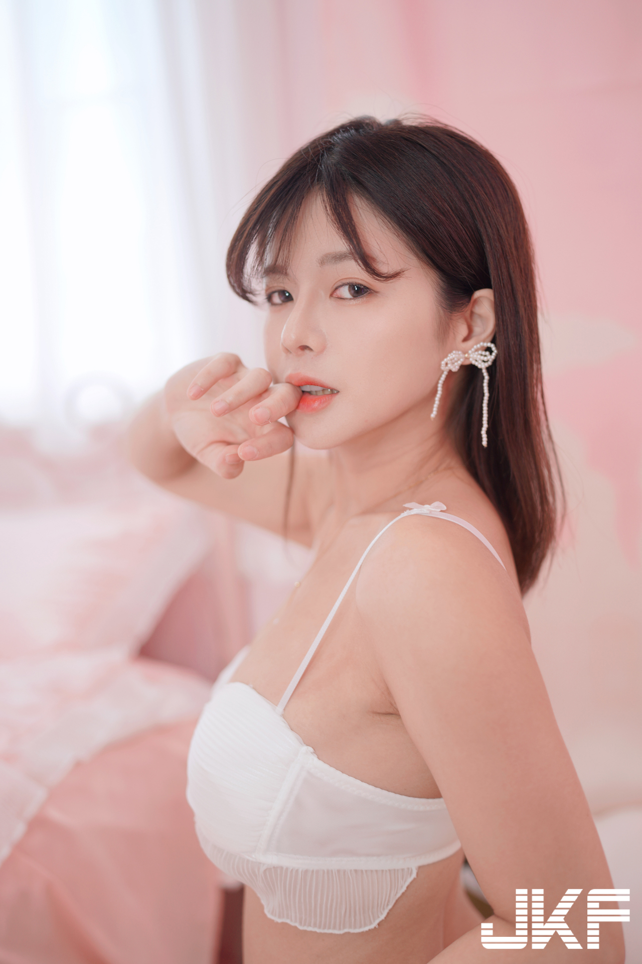 火辣曲線！超甜小隻馬女神「小花姐接」的深溝挑逗！