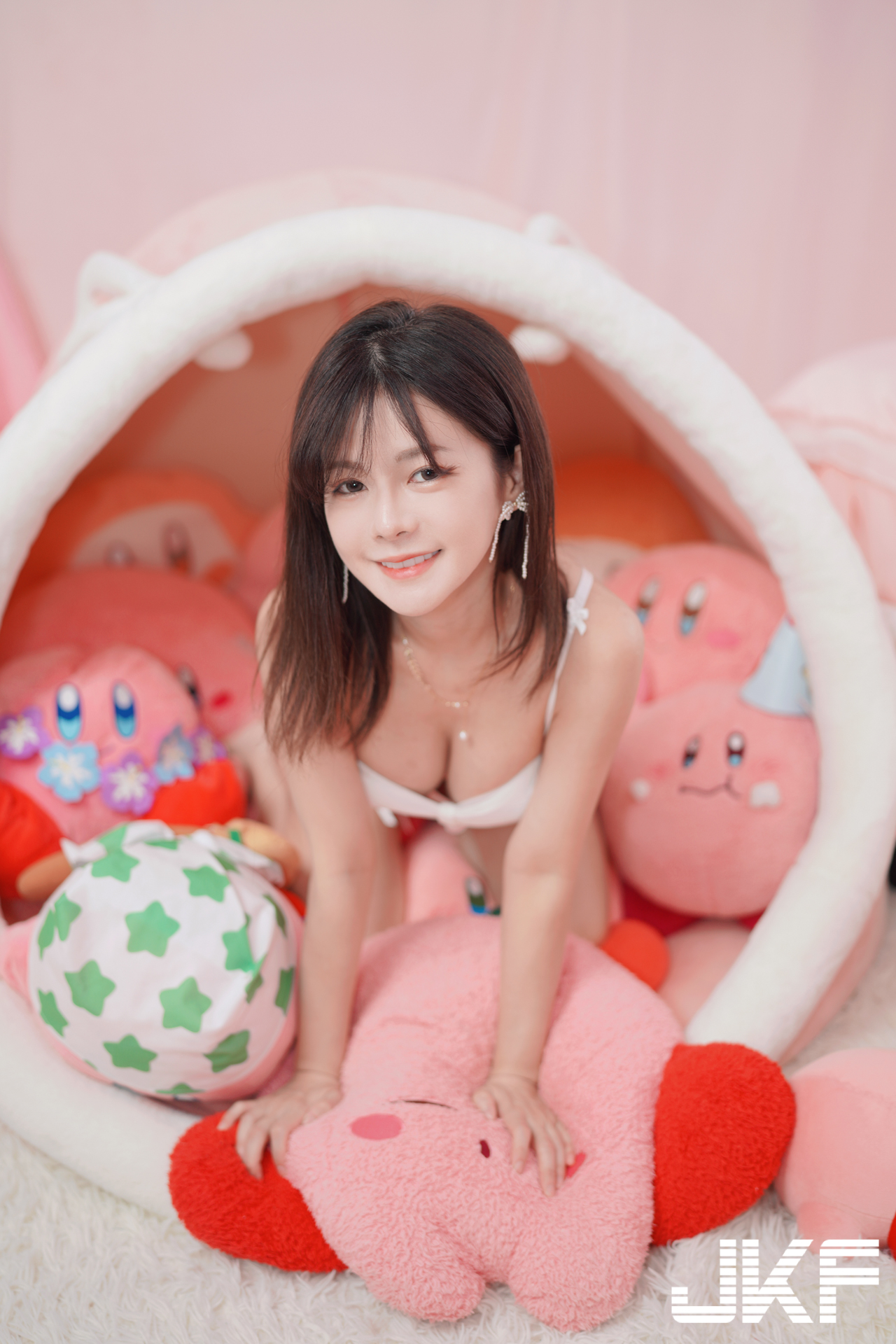 火辣曲線！超甜小隻馬女神「小花姐接」的深溝挑逗！