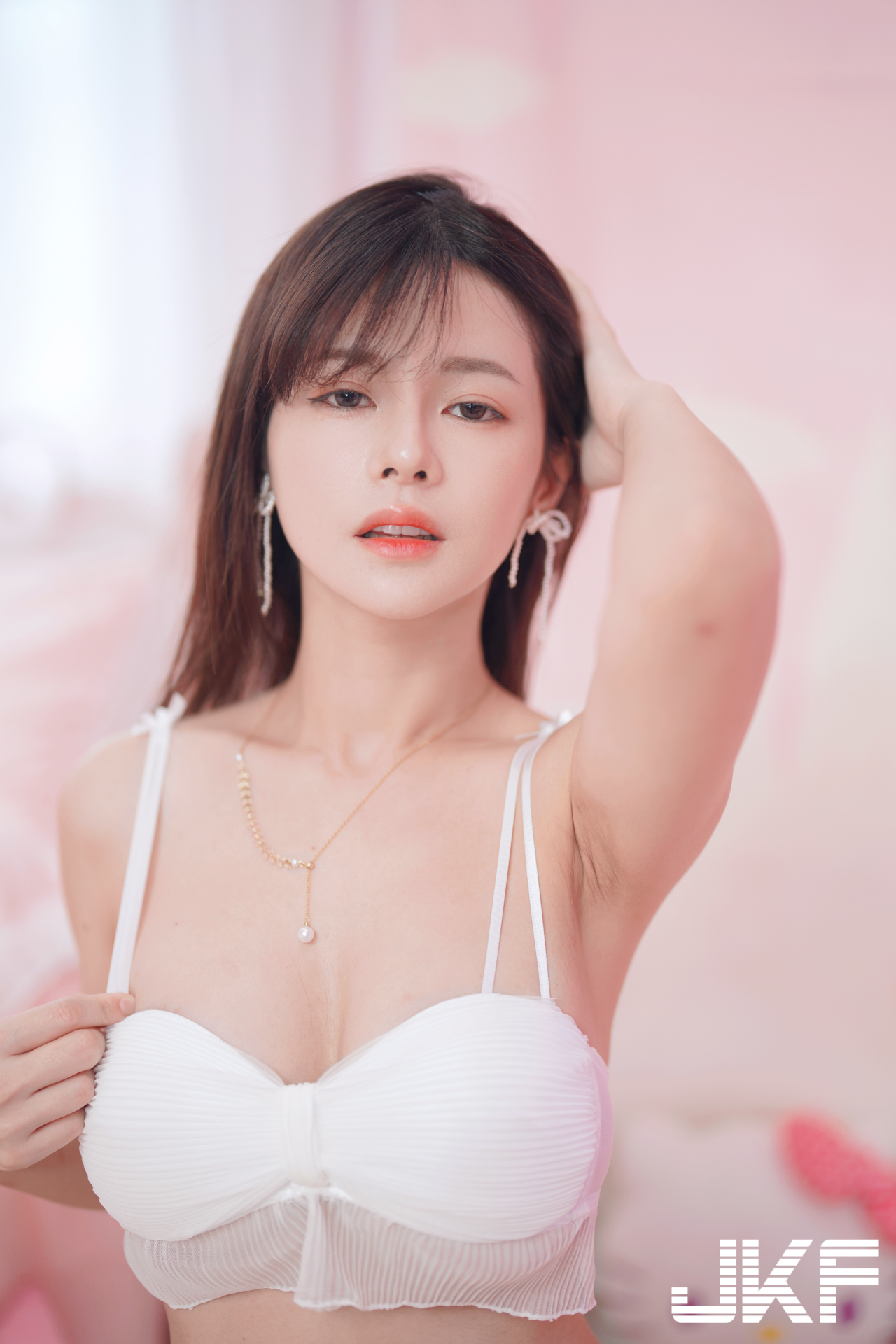 火辣曲線！超甜小隻馬女神「小花姐接」的深溝挑逗！