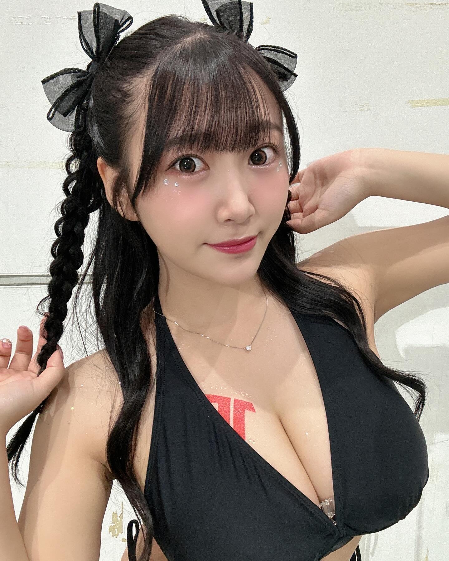 I罩杯巨乳姊姊「姬咲華」根本深水炸彈！強勢出席「史上最大泳池攝影會」！