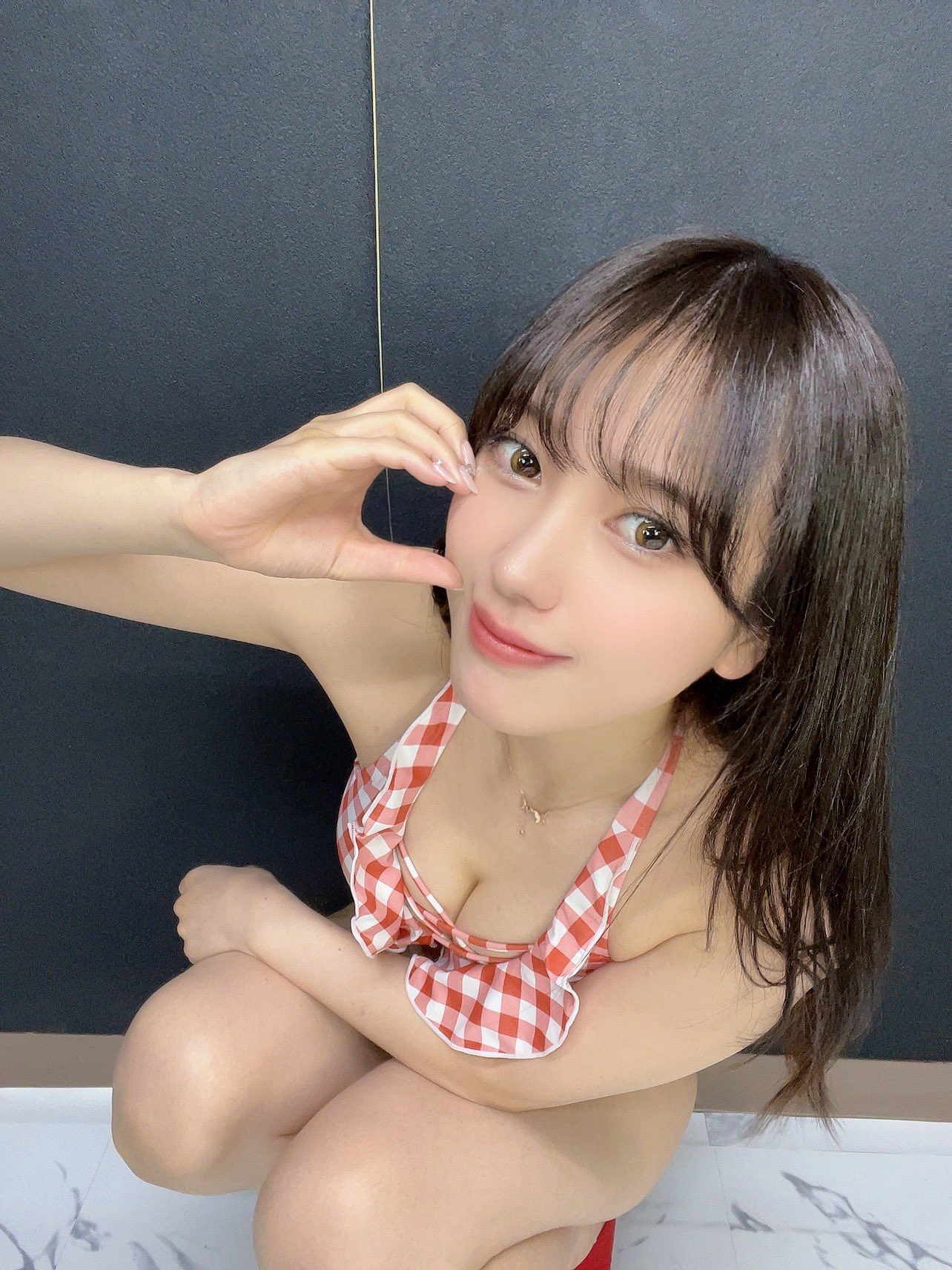 美少女偶像「小湊四葉」下海完再下水，參加「史上最大泳池攝影會」！