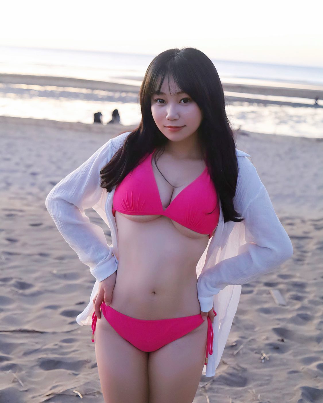 重乳拿鐵！比基尼正妹「小九九」海灘請咖啡，「銷魂南半球」漏餡超震撼