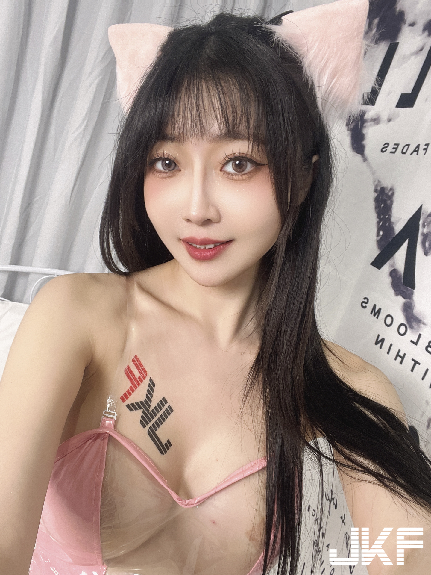 大尺度攝影派對！「火辣女郎」大方展現豐滿豪乳和翹臀，拍到就賺到
