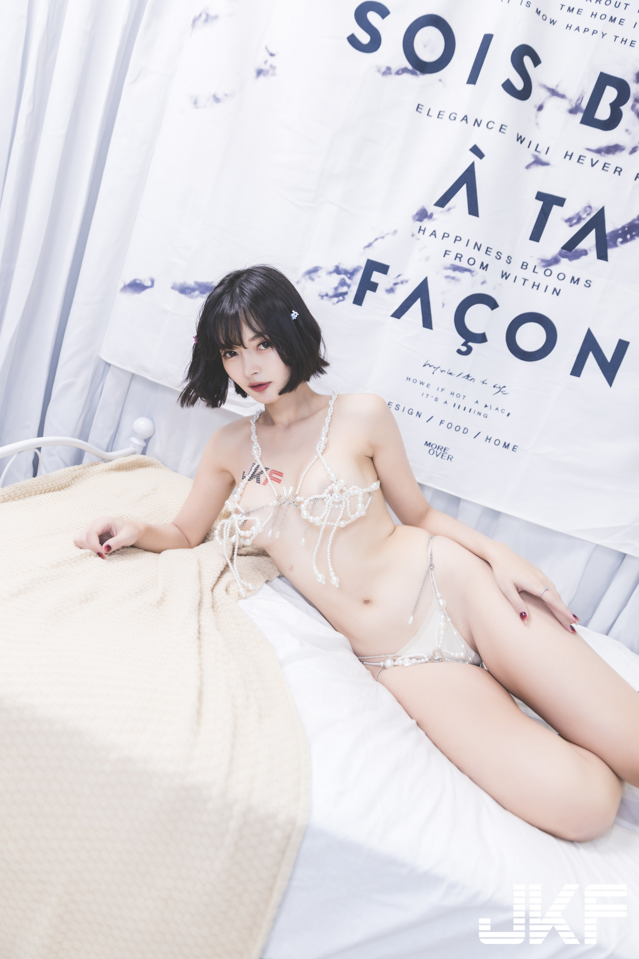 大尺度攝影派對！「火辣女郎」大方展現豐滿豪乳和翹臀，拍到就賺到