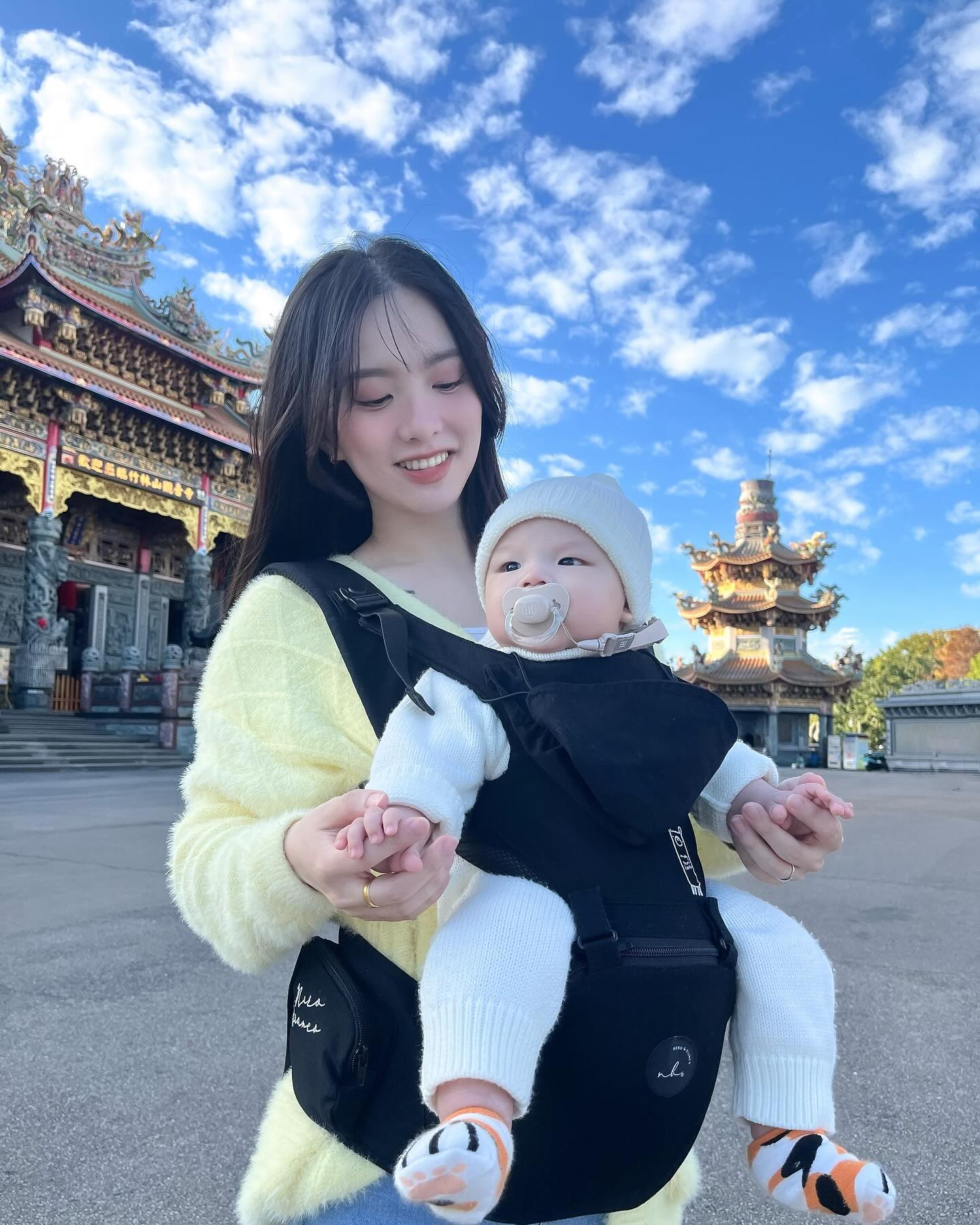 超甜美地方媽媽衣服底下藏「胸器」　罩不住的乳量讓人驚呆