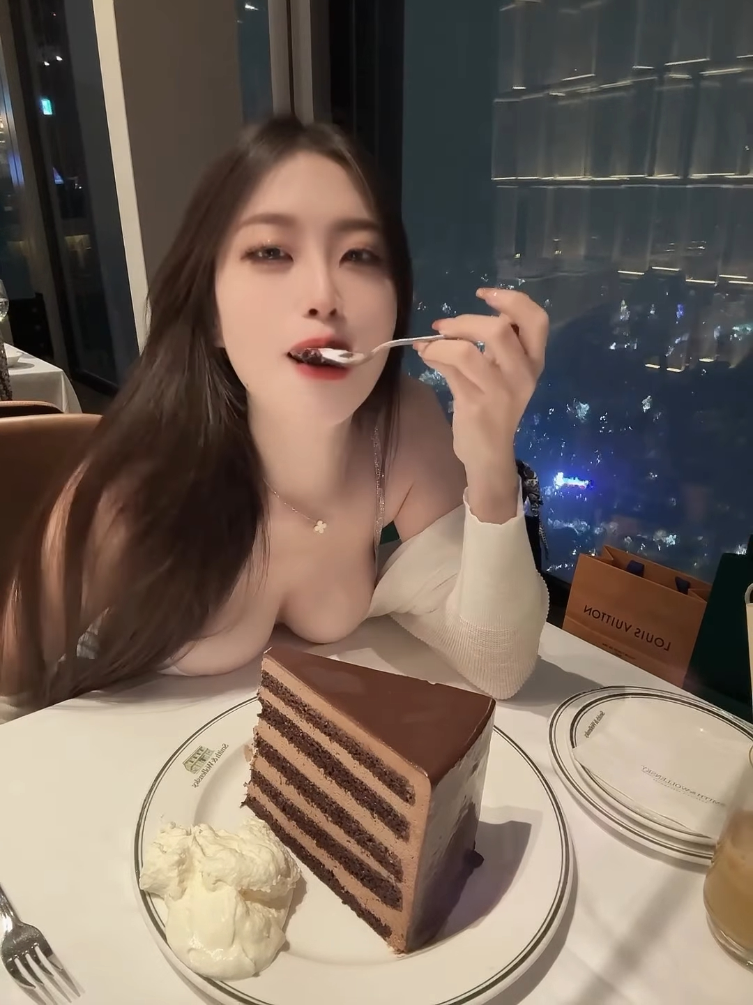 VS--Yumikyumibb8888Instagram-0’14”.jpg