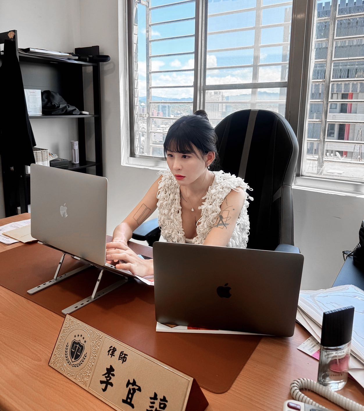 超正律師《仙塔律師》穿上法袍　專業形象讓人秒戀愛！