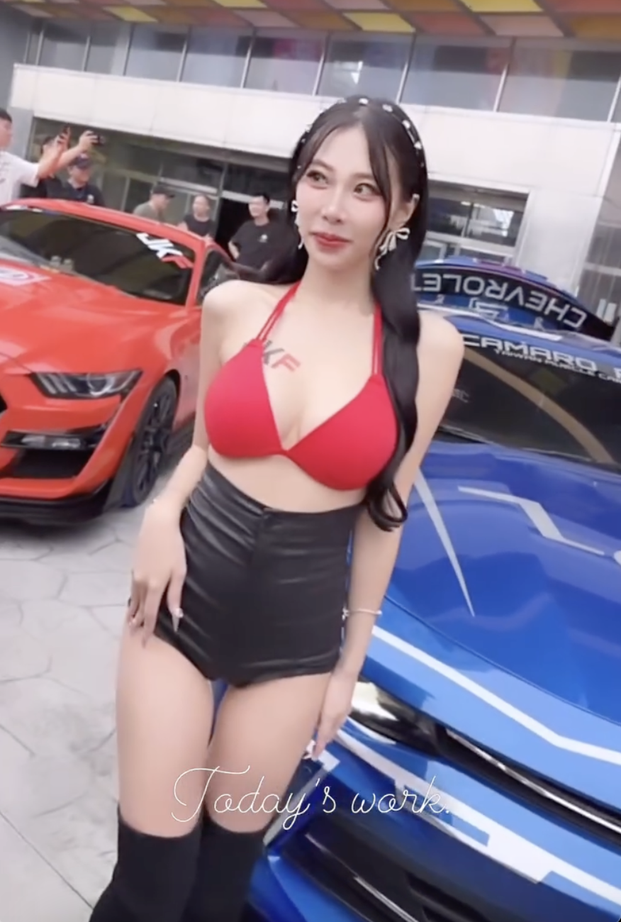 性感小野馬「玟妡 WenHsin」車聚大秀翹臀美胸！TMCxJKF全場最野就是她！
