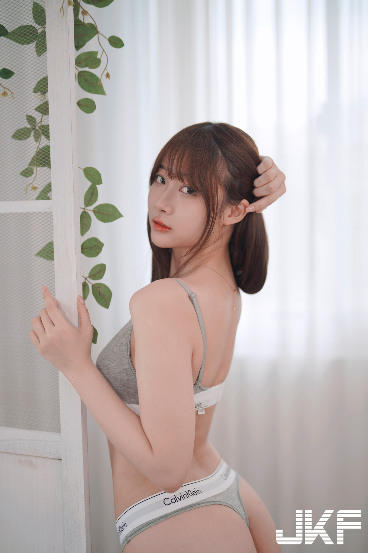 資工少女「李婷婷」運動內衣超撩人，「誘惑深溝＋美尻」魅力滿滿！