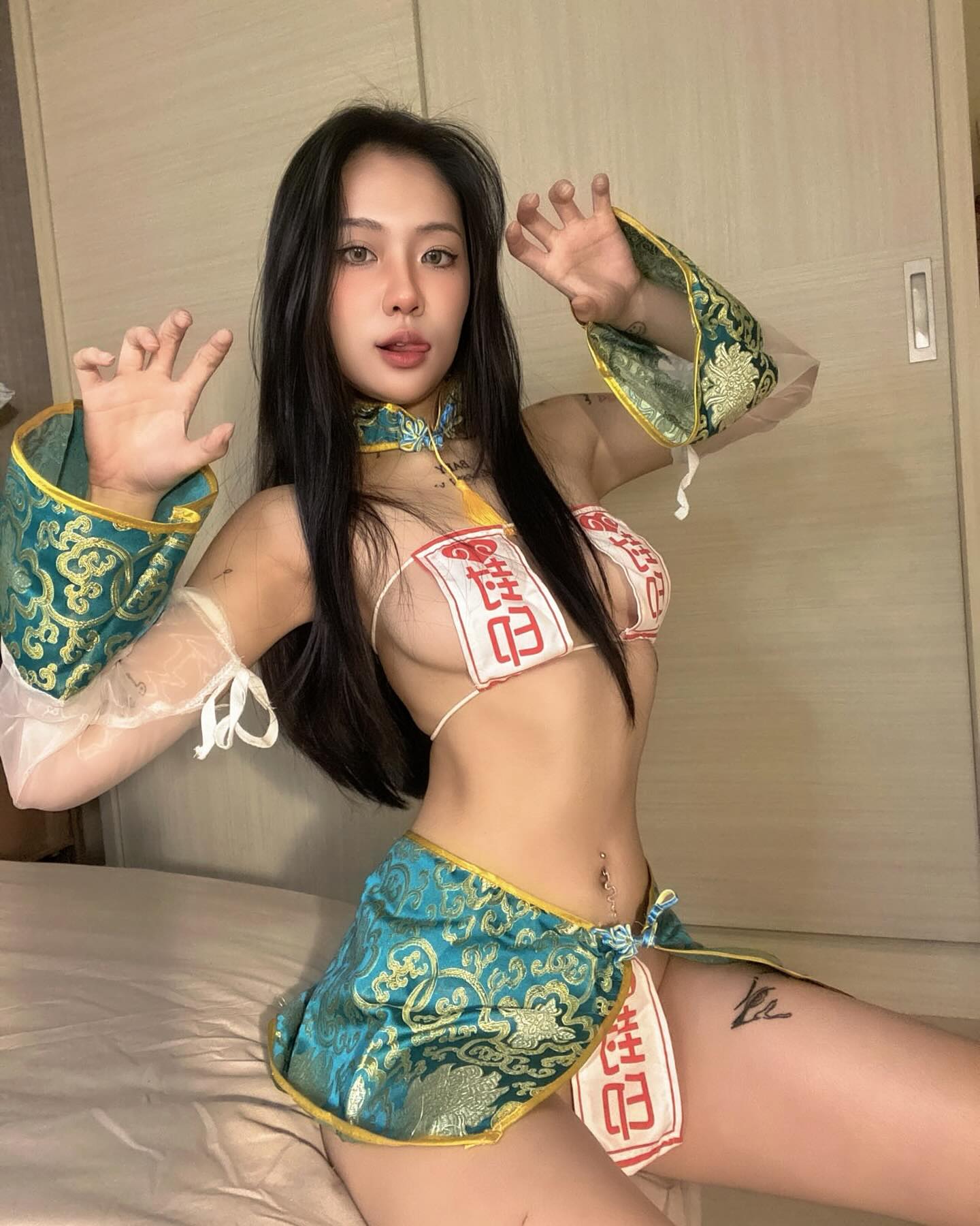 火辣女殭屍「Nami」邪惡穿越，「豪乳水蛇腰」由道長用力收服！