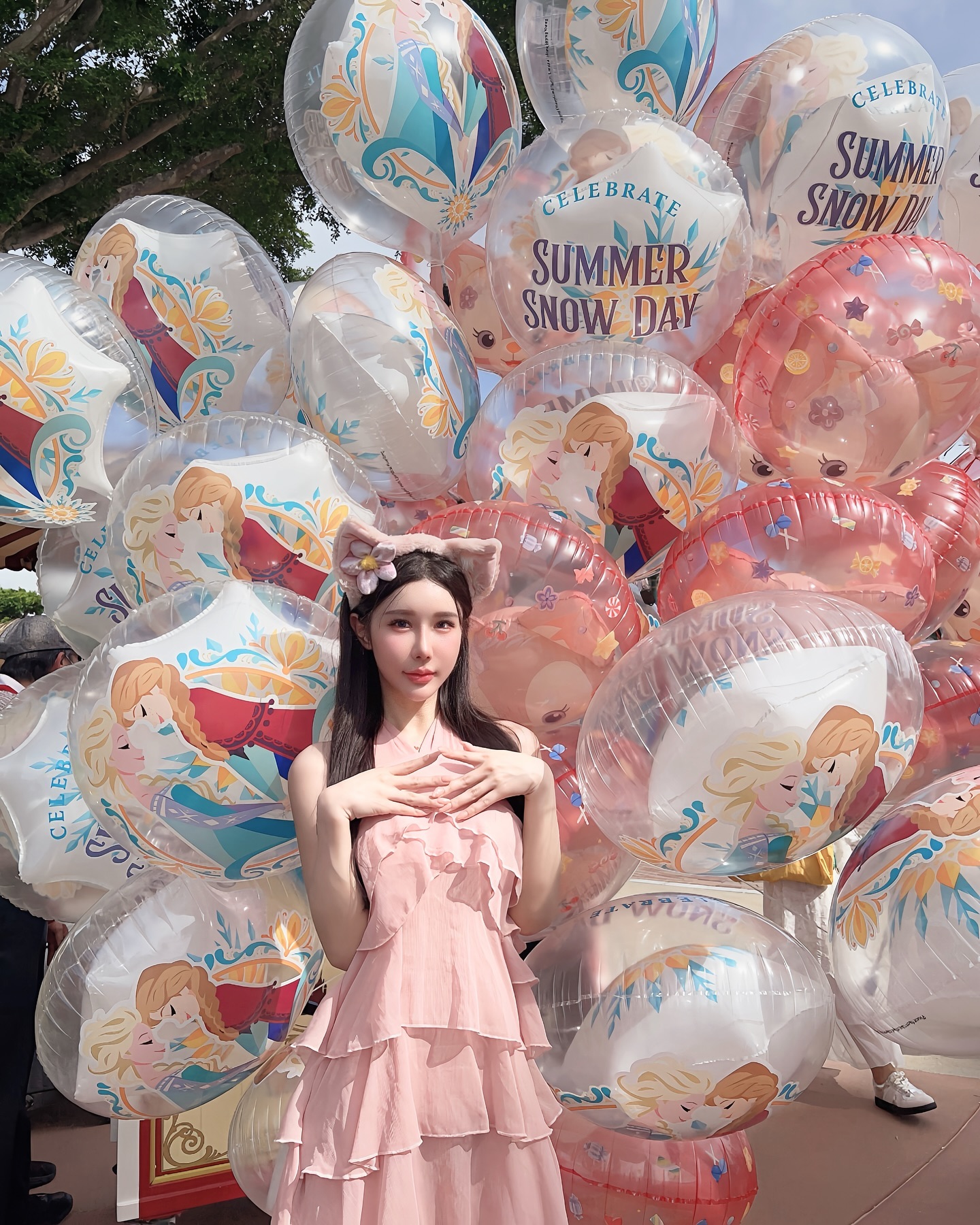 今年最後一發比基尼！女神「夢夢」泳池大秀二次元美體，「巨乳蜜桃」太強大！
