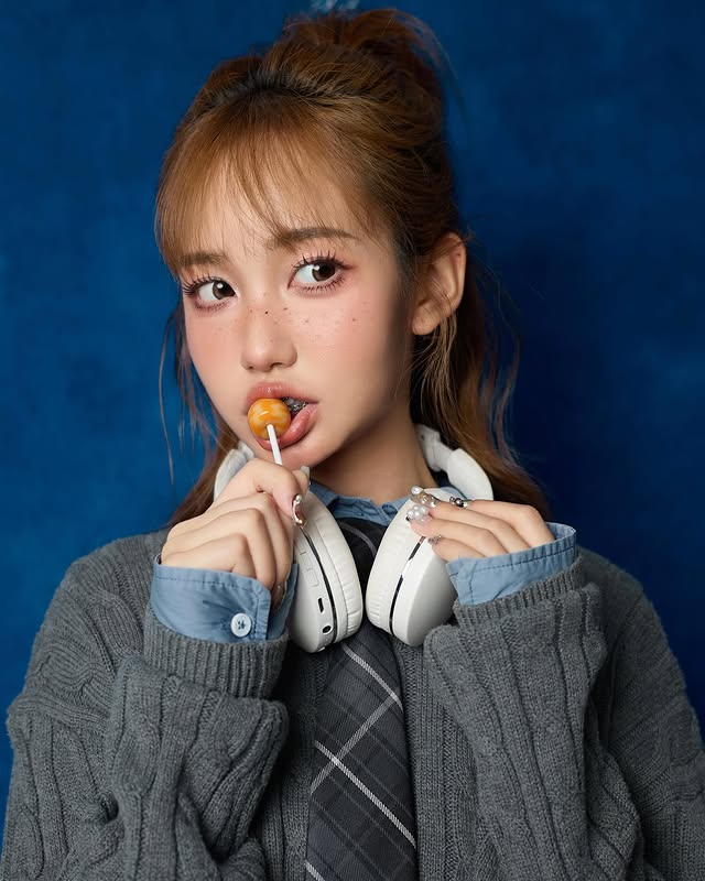 俏麗正妹「蔣馨」開箱露營區，「豹紋又爆乳」野性全解放！
