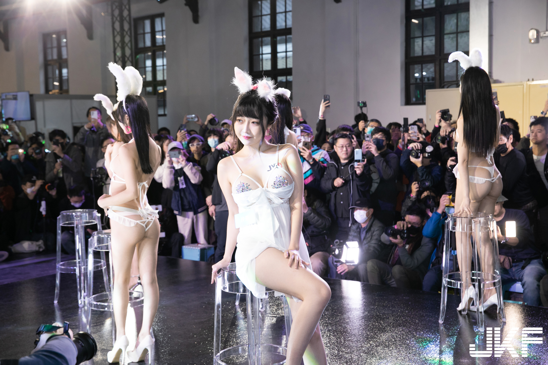 寫真盛宴！地表最強「TSE學服祭」空降南港　能看又能玩的互動懶人包來了
