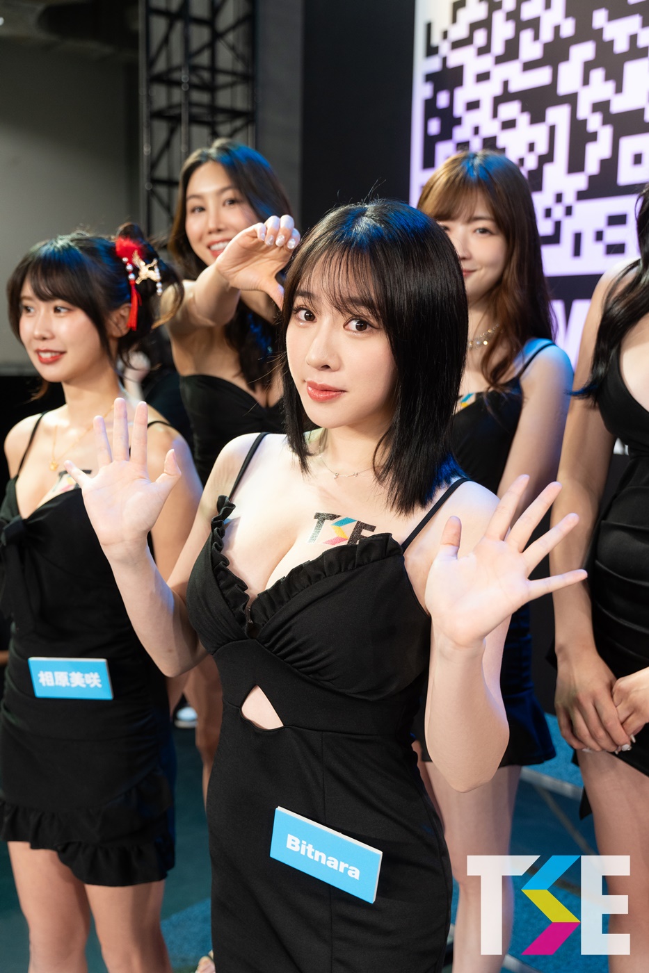 見面啦！TSE大開場，「森咲智美」領國際女星「捧奶擺臀」樣樣來！