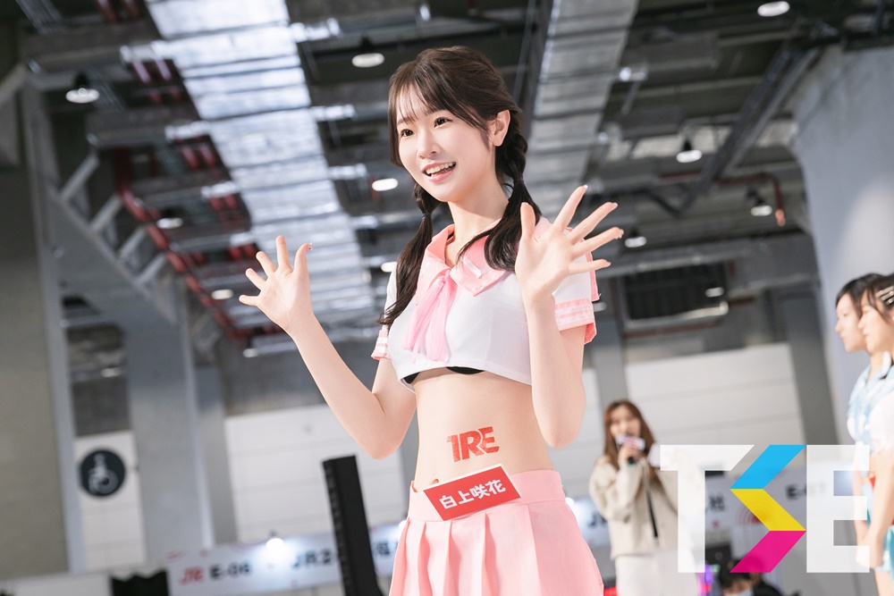喜迎女神降臨！「TSE 學服祭」火熱開場　AV女神登台一字排開場面超壯觀