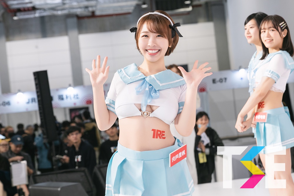 喜迎女神降臨！「TSE 學服祭」火熱開場　AV女神登台一字排開場面超壯觀