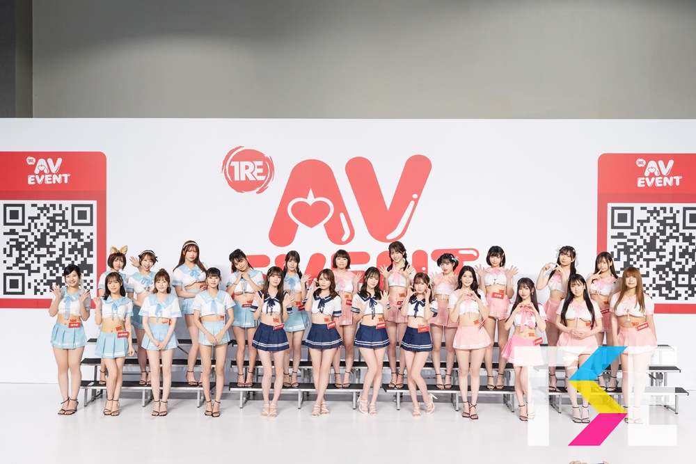 喜迎女神降臨！「TSE 學服祭」火熱開場　AV女神登台一字排開場面超壯觀