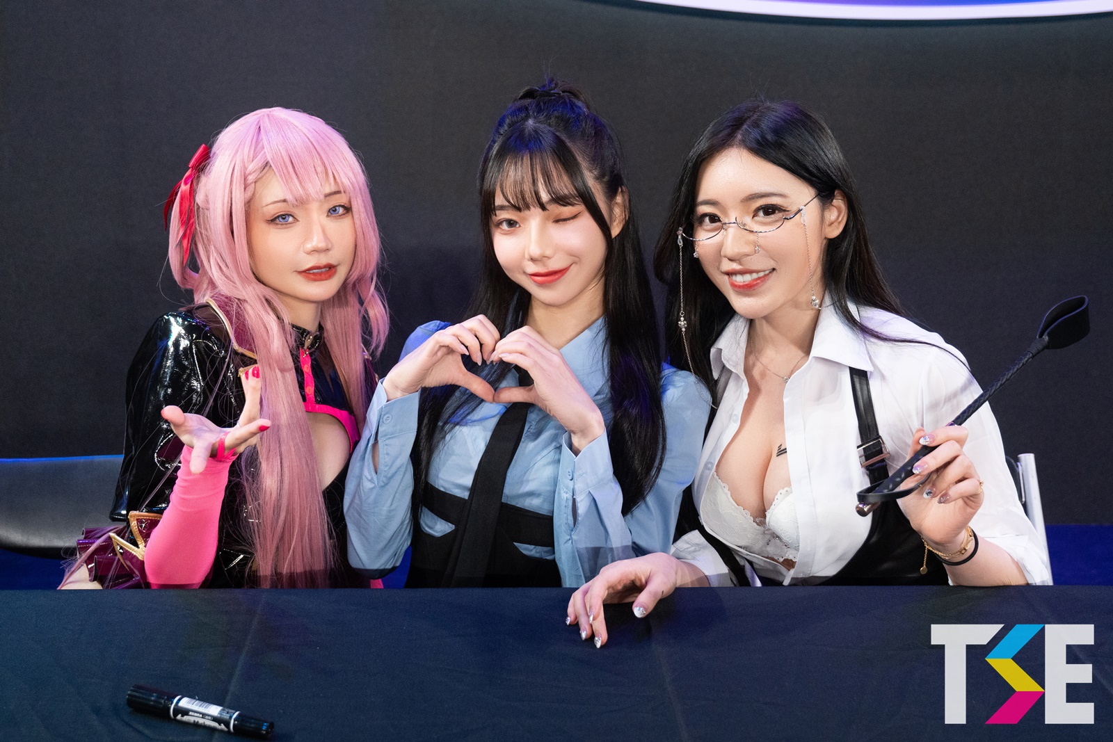 親筆簽名就是香！JKF VIP限定活動&#8230;人氣女郎出動　TSE現場福利加碼送～