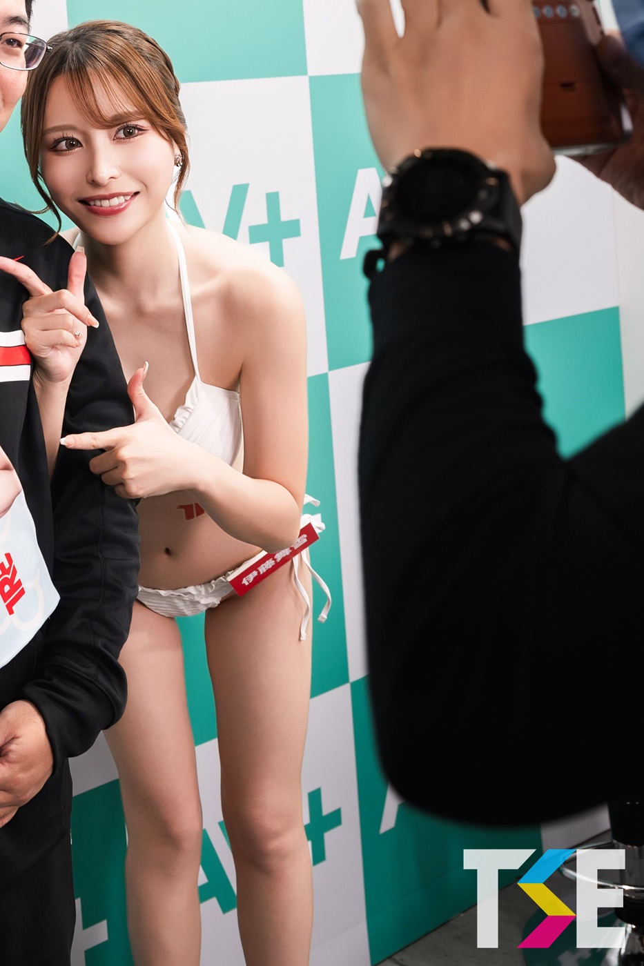 伊藤舞雪氣pupu？AV+ VIP限定簽章會粉絲與女優直接緊貼零距離