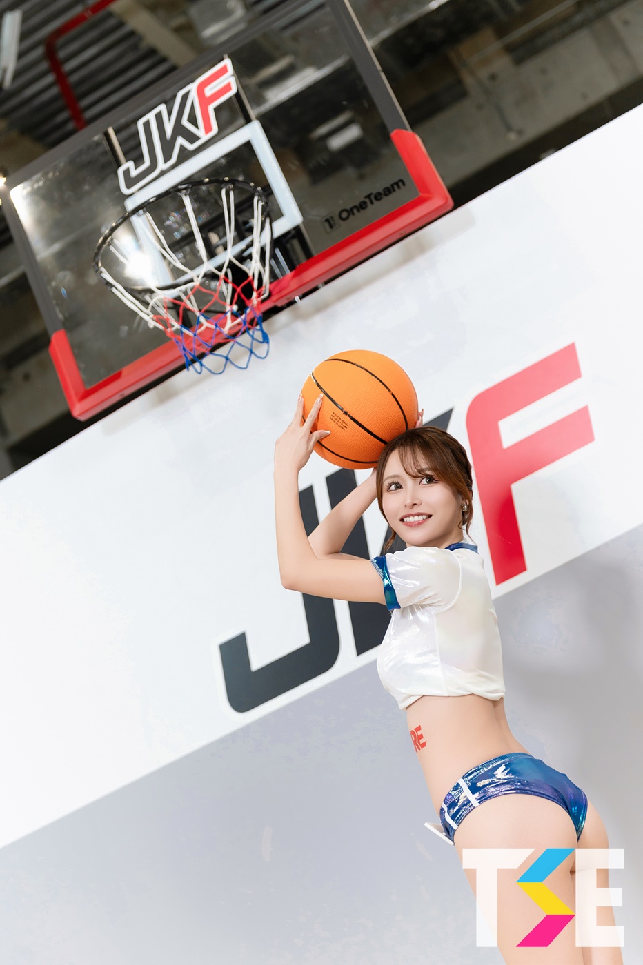 「5位體育服女神」超辣合輯，「性感纖腰＋飽滿胸型」好誘人！