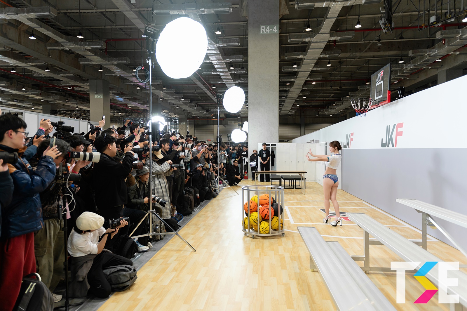 「5位體育服女神」超辣合輯，「性感纖腰＋飽滿胸型」好誘人！