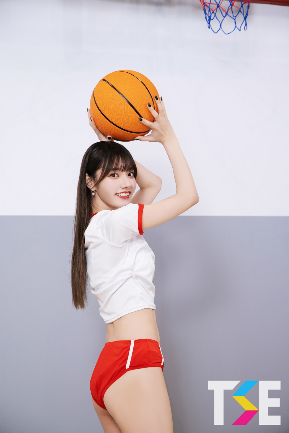 「5位體育服女神」超辣合輯，「性感纖腰＋飽滿胸型」好誘人！