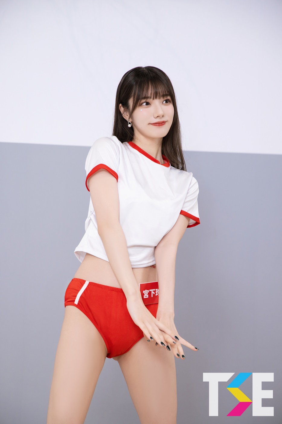 「5位體育服女神」超辣合輯，「性感纖腰＋飽滿胸型」好誘人！