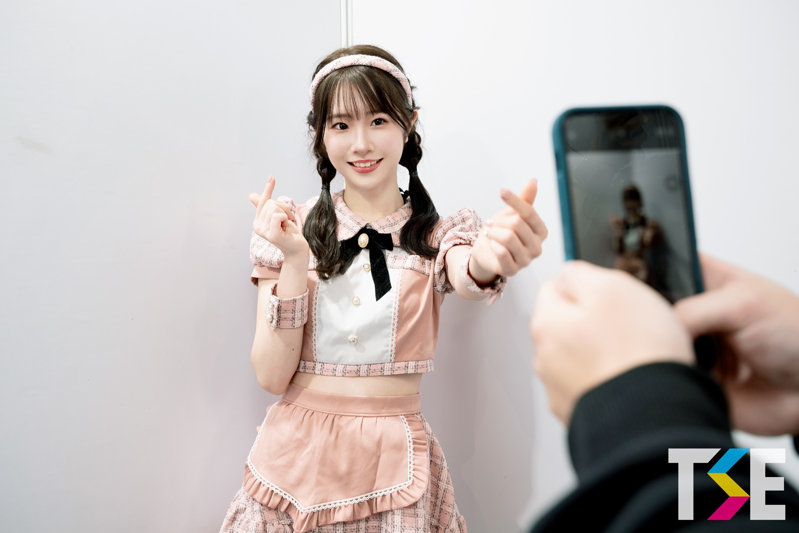 TSE超甜正妹「白上咲花」在台過生日，「雪白透嫩美肌」超吸睛！