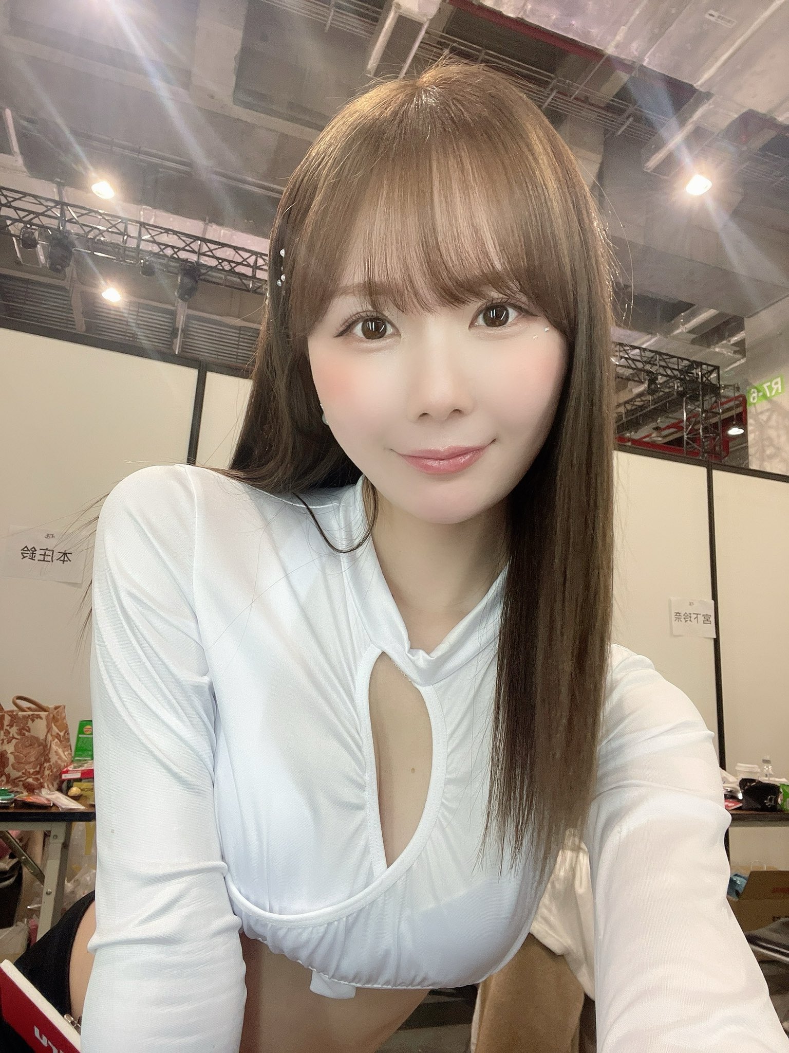 可愛E奶女優「miru」的酥胸視角，「超撩人互動」太讓人戀愛！