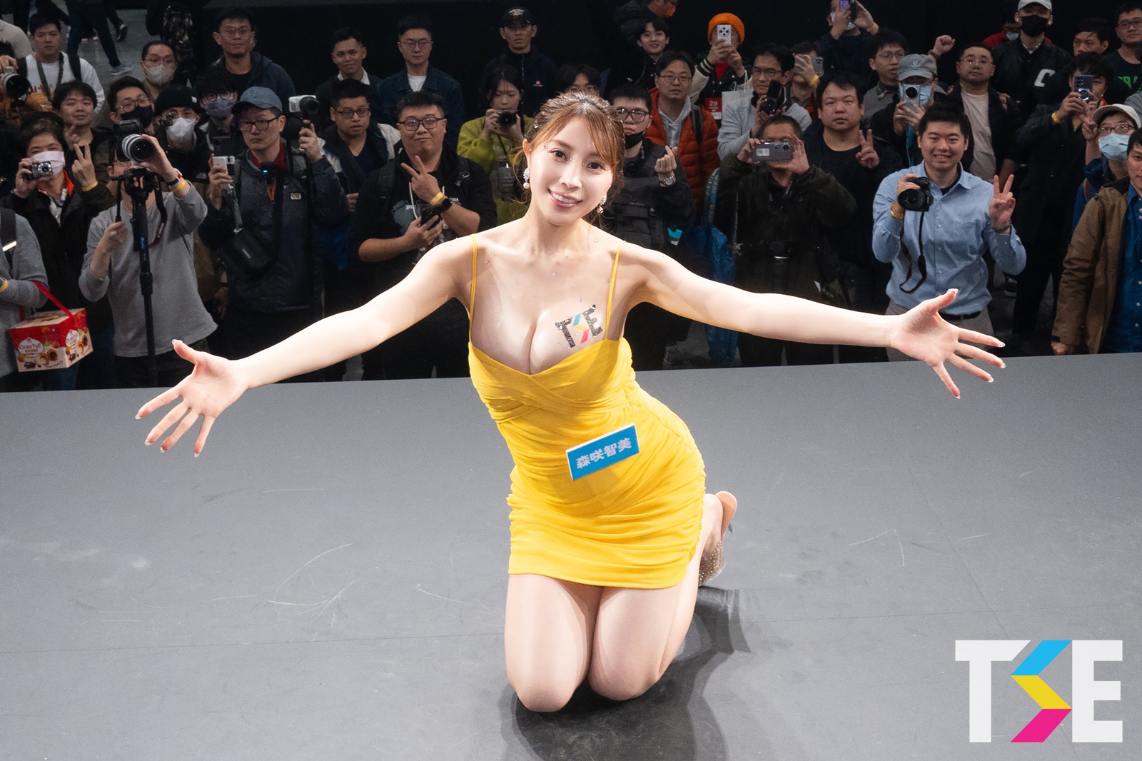 最情色寫真女星《森咲智美》TSE學服祭攻台見JKF VIP情人們