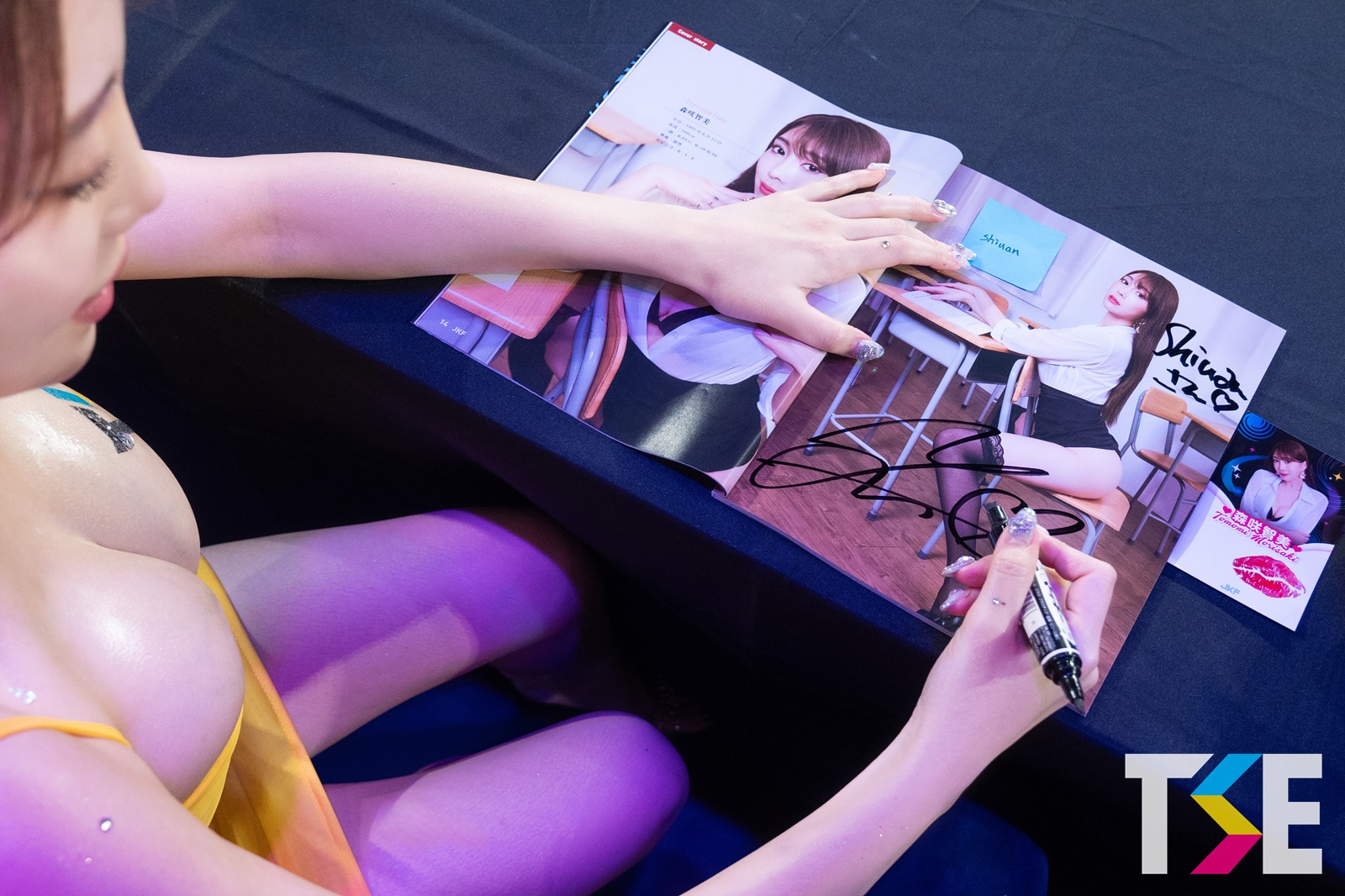 最情色寫真女星《森咲智美》TSE學服祭攻台見JKF VIP情人們