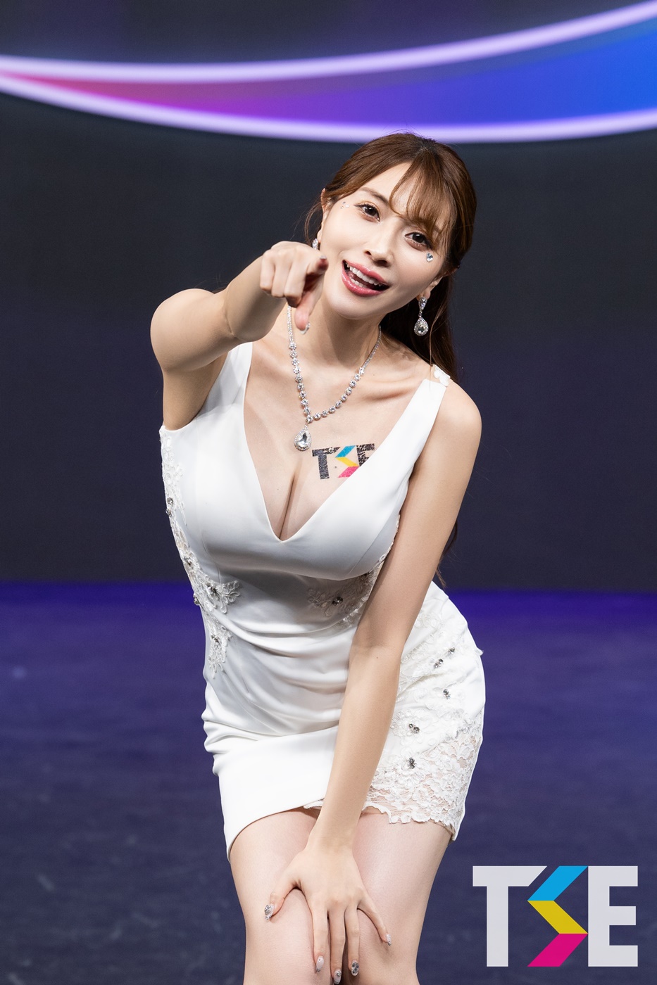 最情色寫真女星《森咲智美》TSE學服祭攻台見JKF VIP情人們
