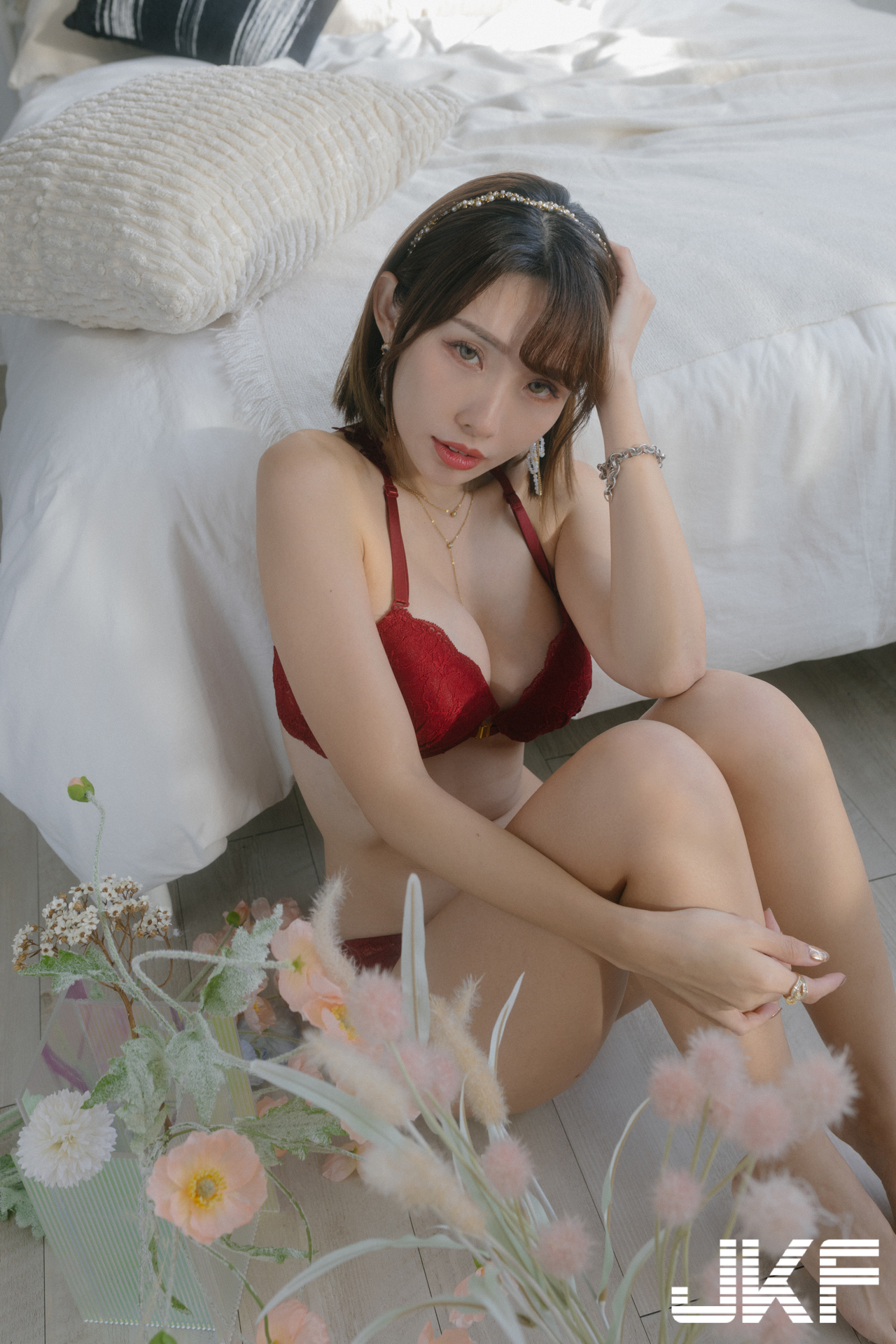 巨乳女友「深田MuMu」放假約小酌！在家越喝越放開，穿爆乳內衣大秀美體