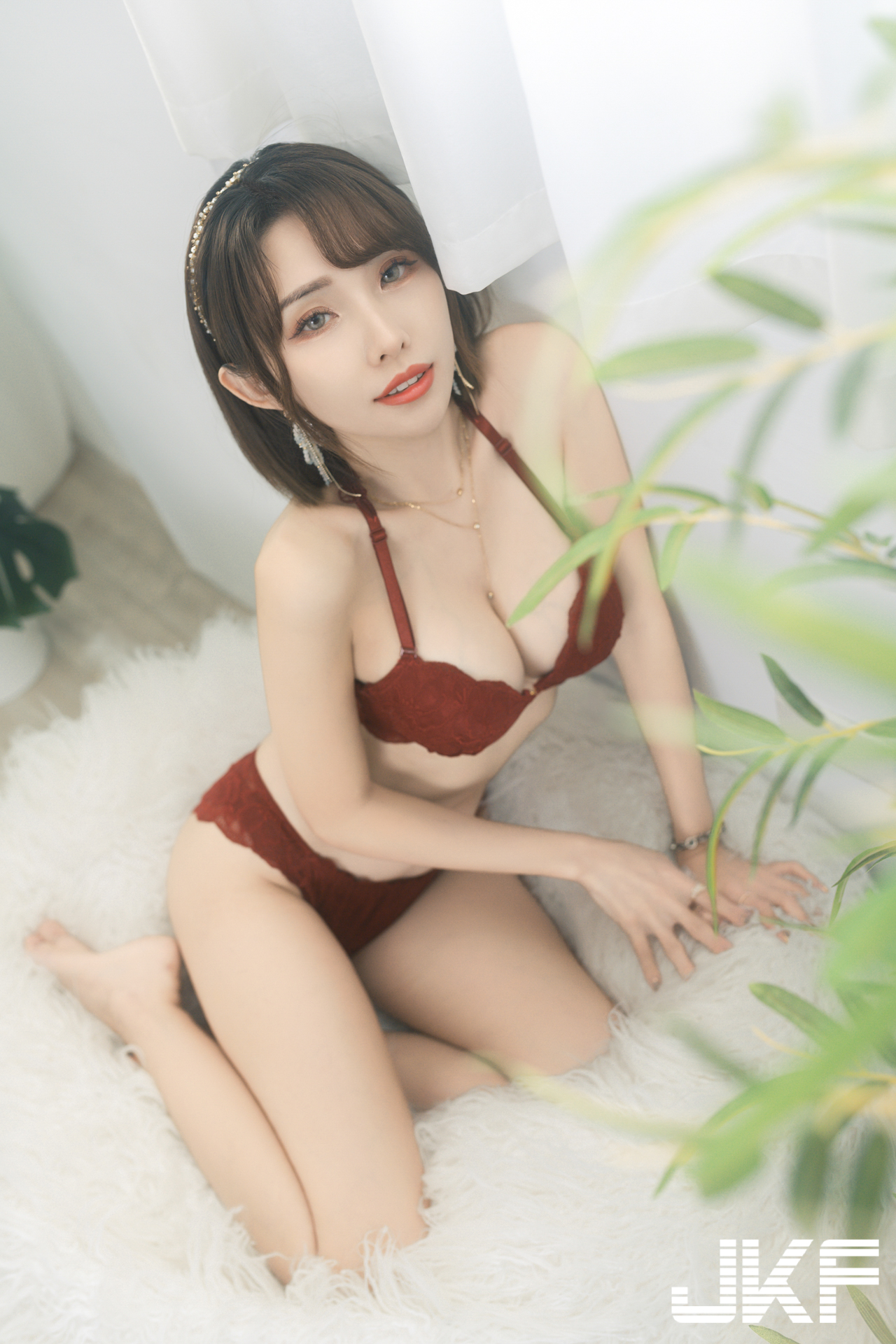 巨乳女友「深田MuMu」放假約小酌！在家越喝越放開，穿爆乳內衣大秀美體