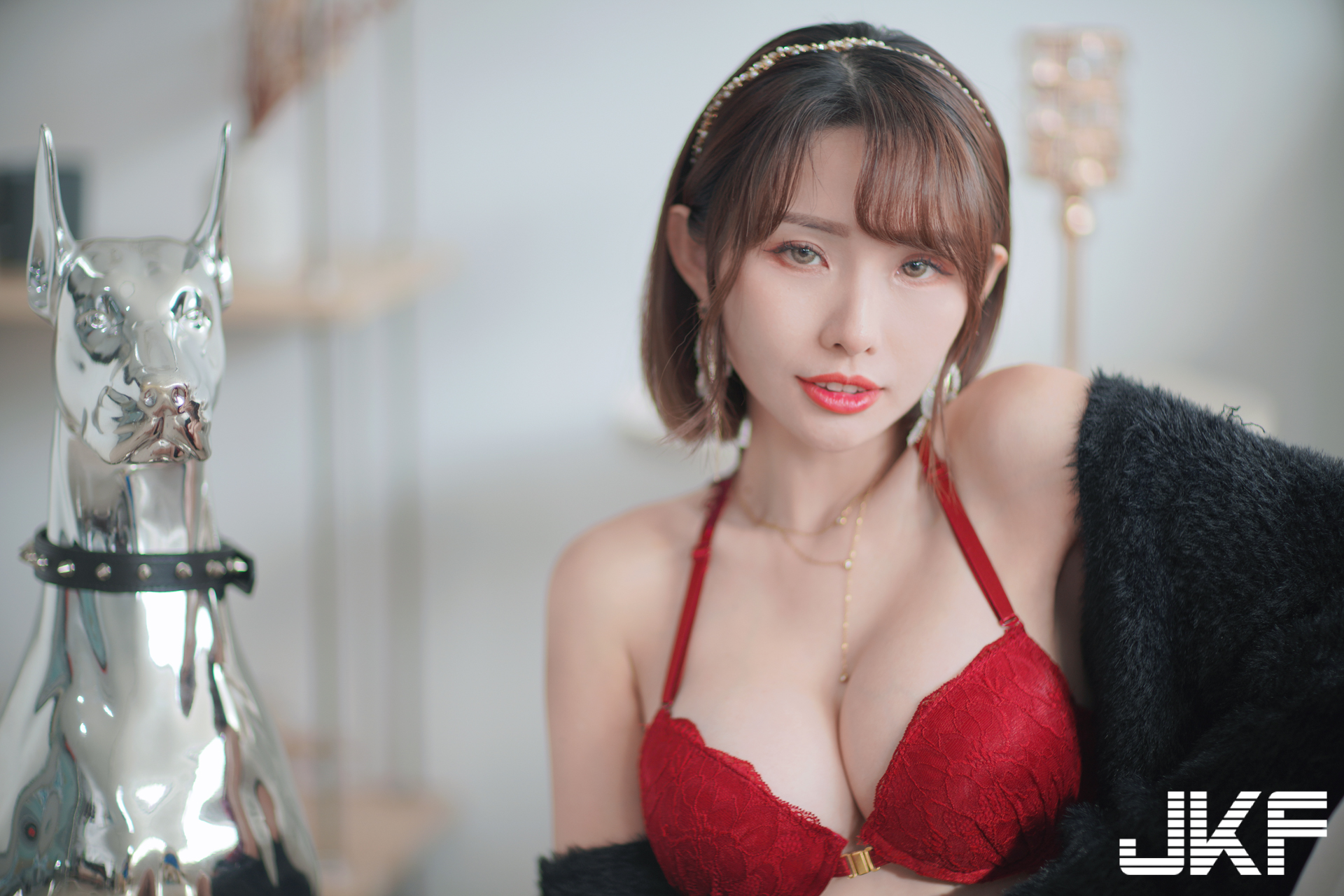 巨乳女友「深田MuMu」放假約小酌！在家越喝越放開，穿爆乳內衣大秀美體