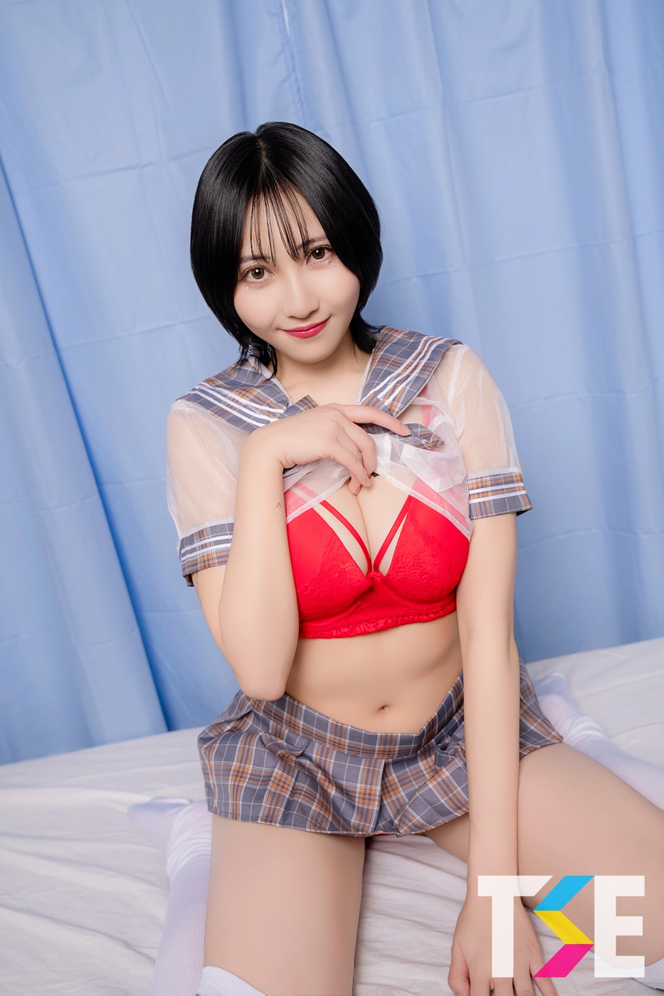 日本寫真偶像《辻莉莉莎》挺巨乳、翹蜜臀、秀蠻腰&#8230;配合度高超懂拍