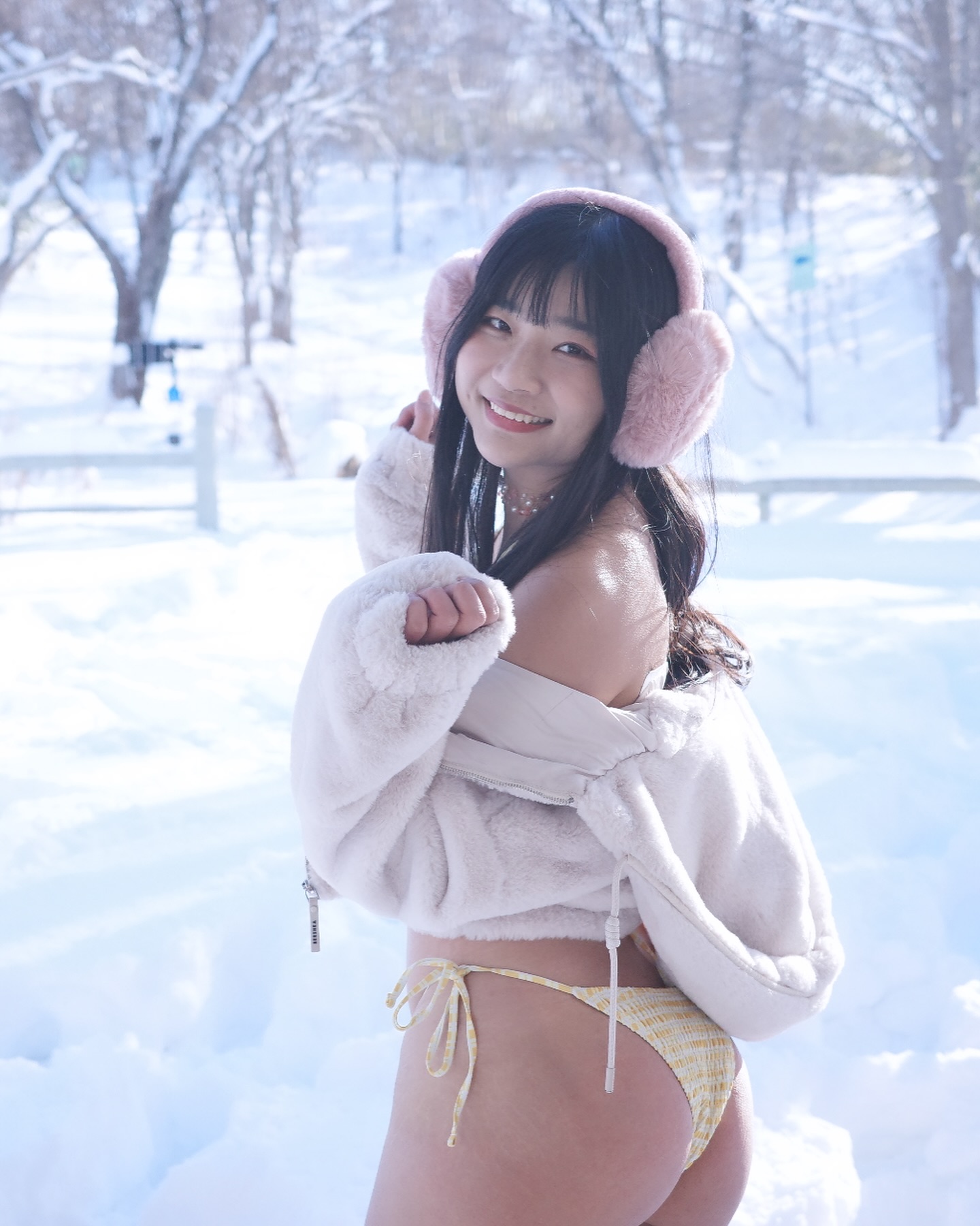 清新正妹「炎炎」北海道解鎖大成就，「放招秀蜜臀」通通免費看！